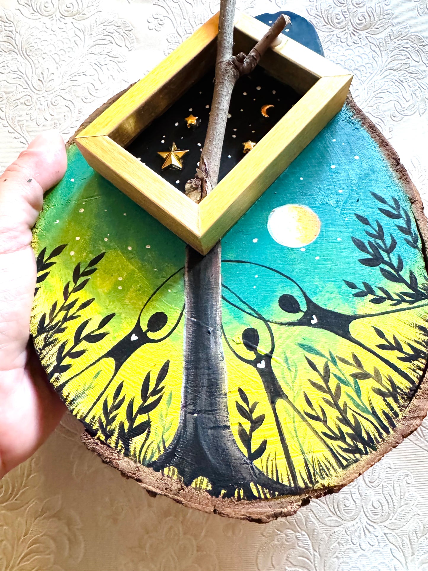 MEDIUM round hand-painted 3D wood slice / Közepes méretű kerek kézzel festett 3D fakorong
