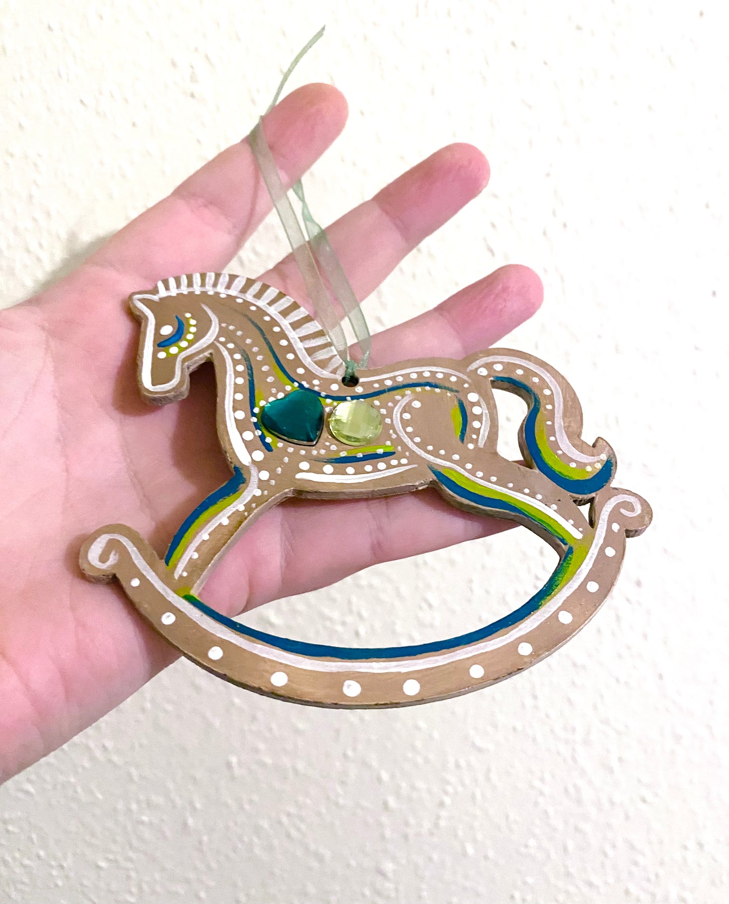 Hand-painted “gingerbread” rocking horse ornament / Kézzel festett “mézeskalács” hintaló dísz