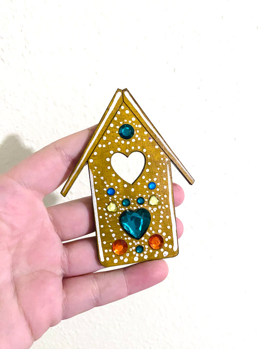 Hand-painted “gingerbread” house magnet / Kézzel festett “mézeskalács” házikó mágnes