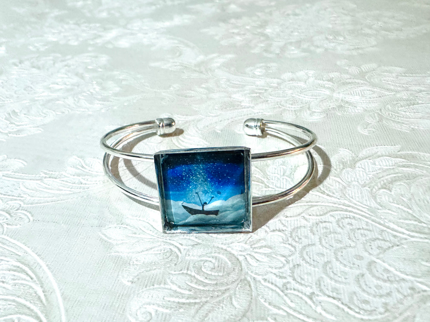 Square bracelet / Négyzetes karkötő egyedi grafikával