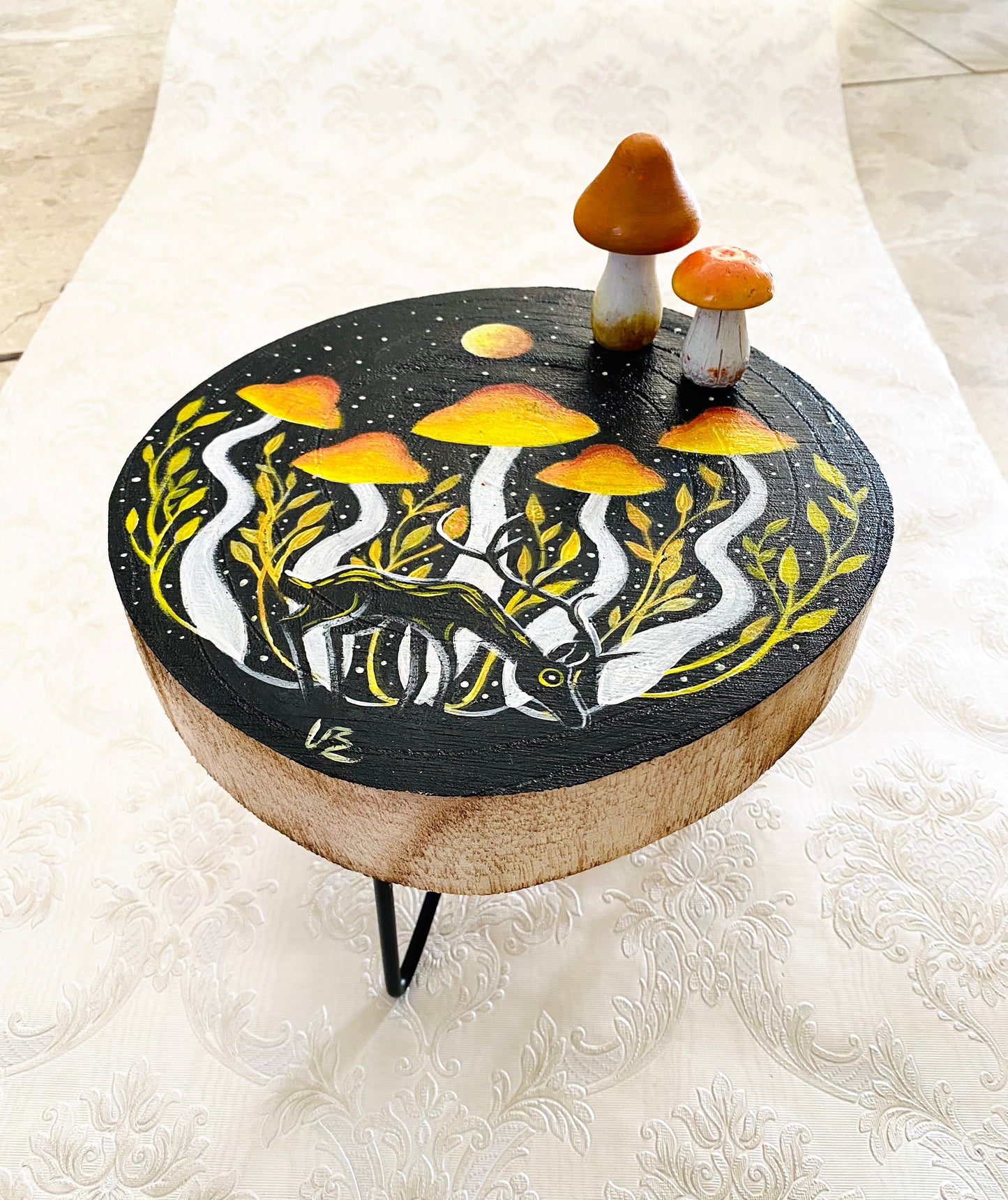 Miniaturtisch/Ständer / Mini fakorong asztalka