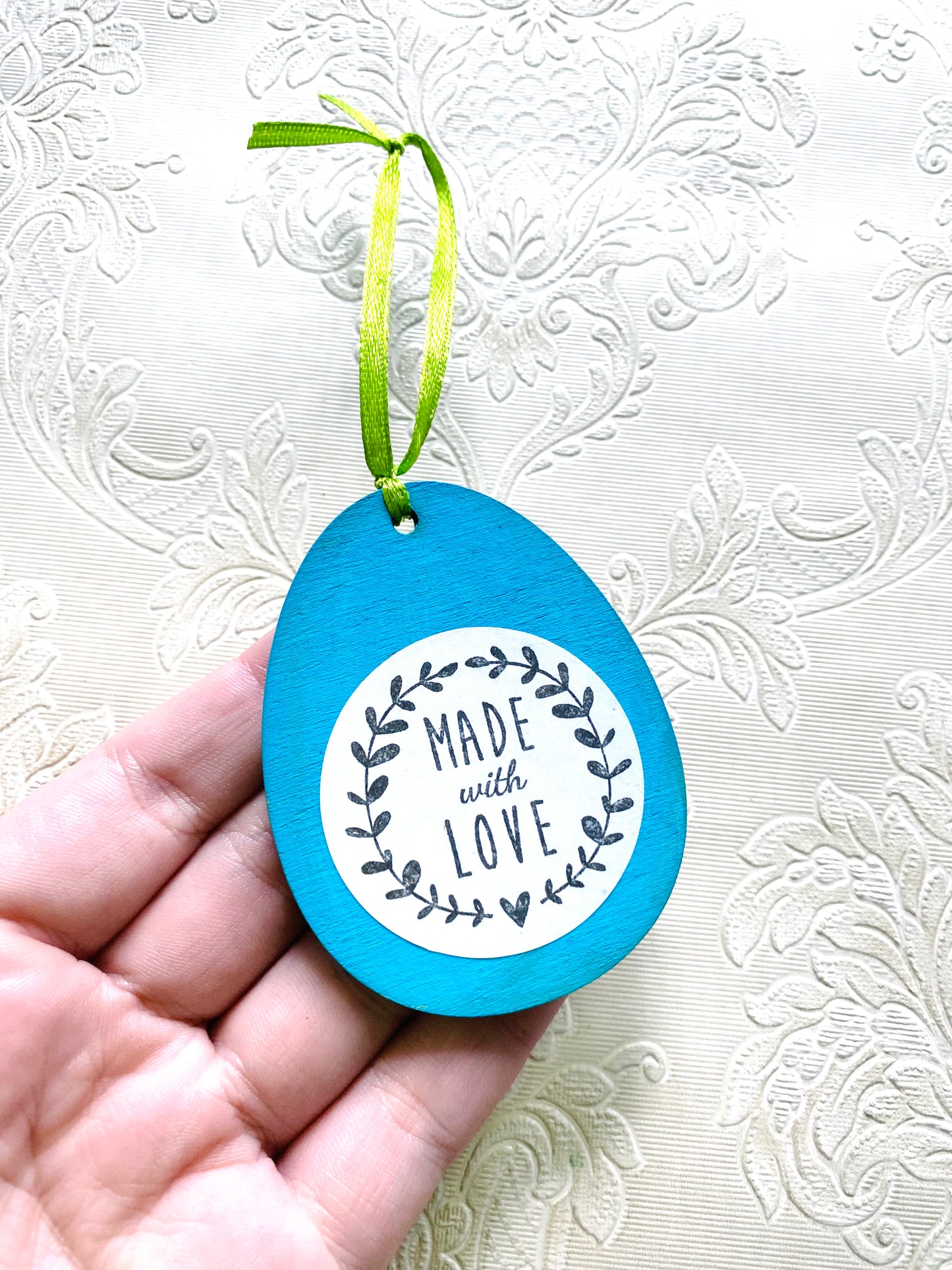 Hand-painted hanging egg ornament / Kézzel festett akasztós tojás dísz