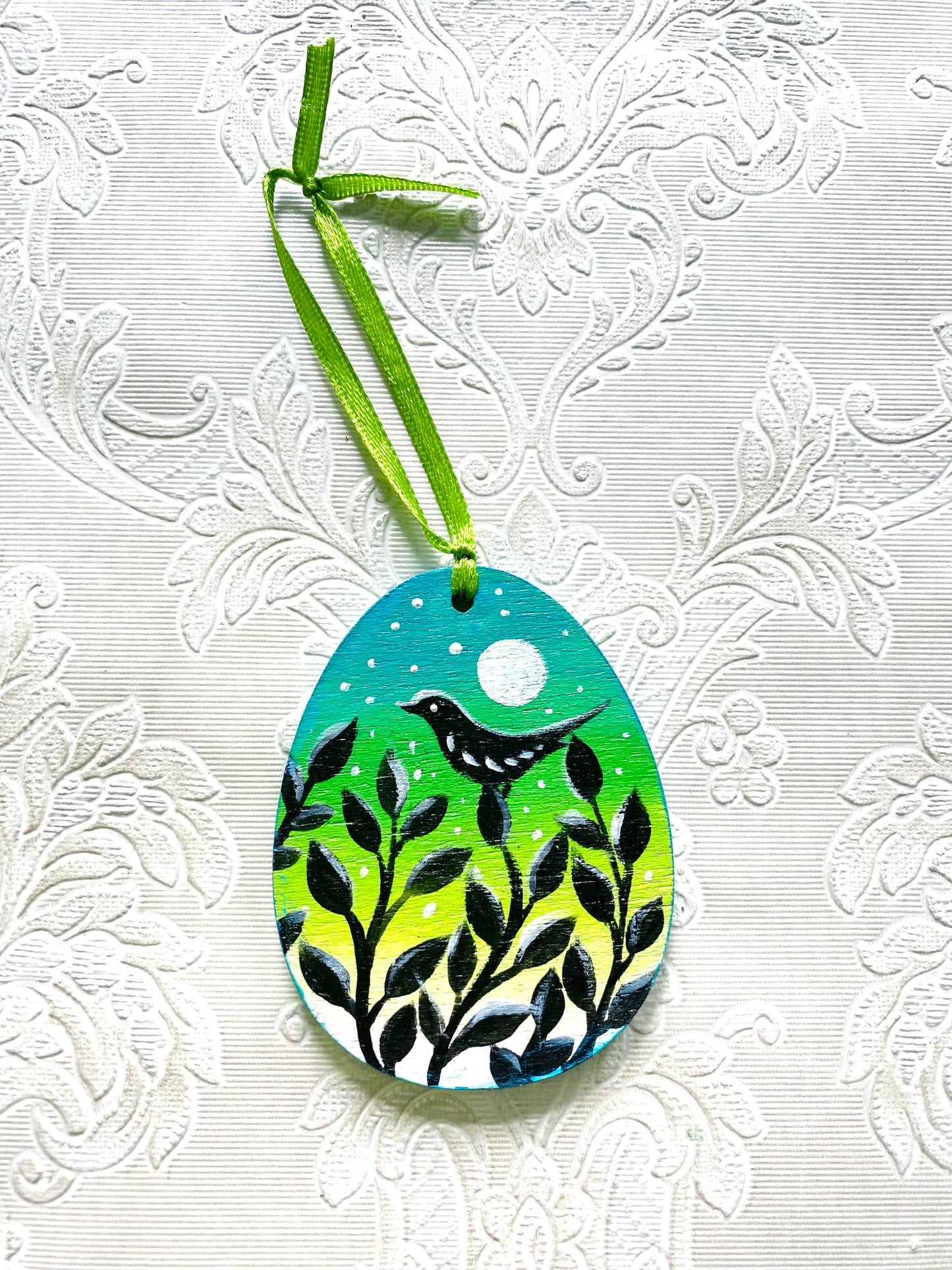 Hand-painted hanging egg ornament / Kézzel festett akasztós tojás dísz