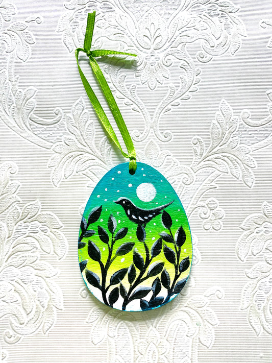 Hand-painted hanging egg ornament / Kézzel festett akasztós tojás dísz