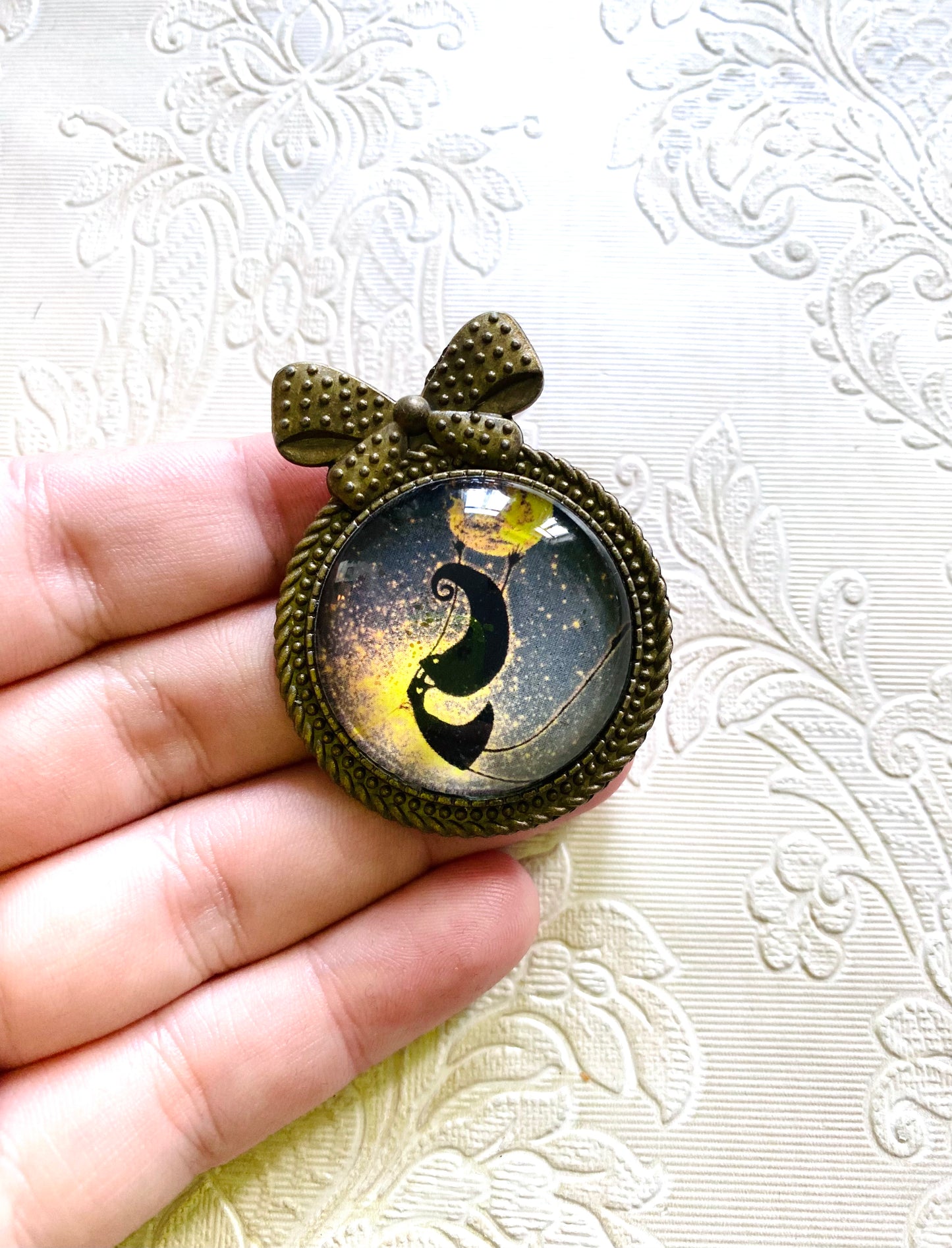 Round bow brooch / Kerek, masnis bross