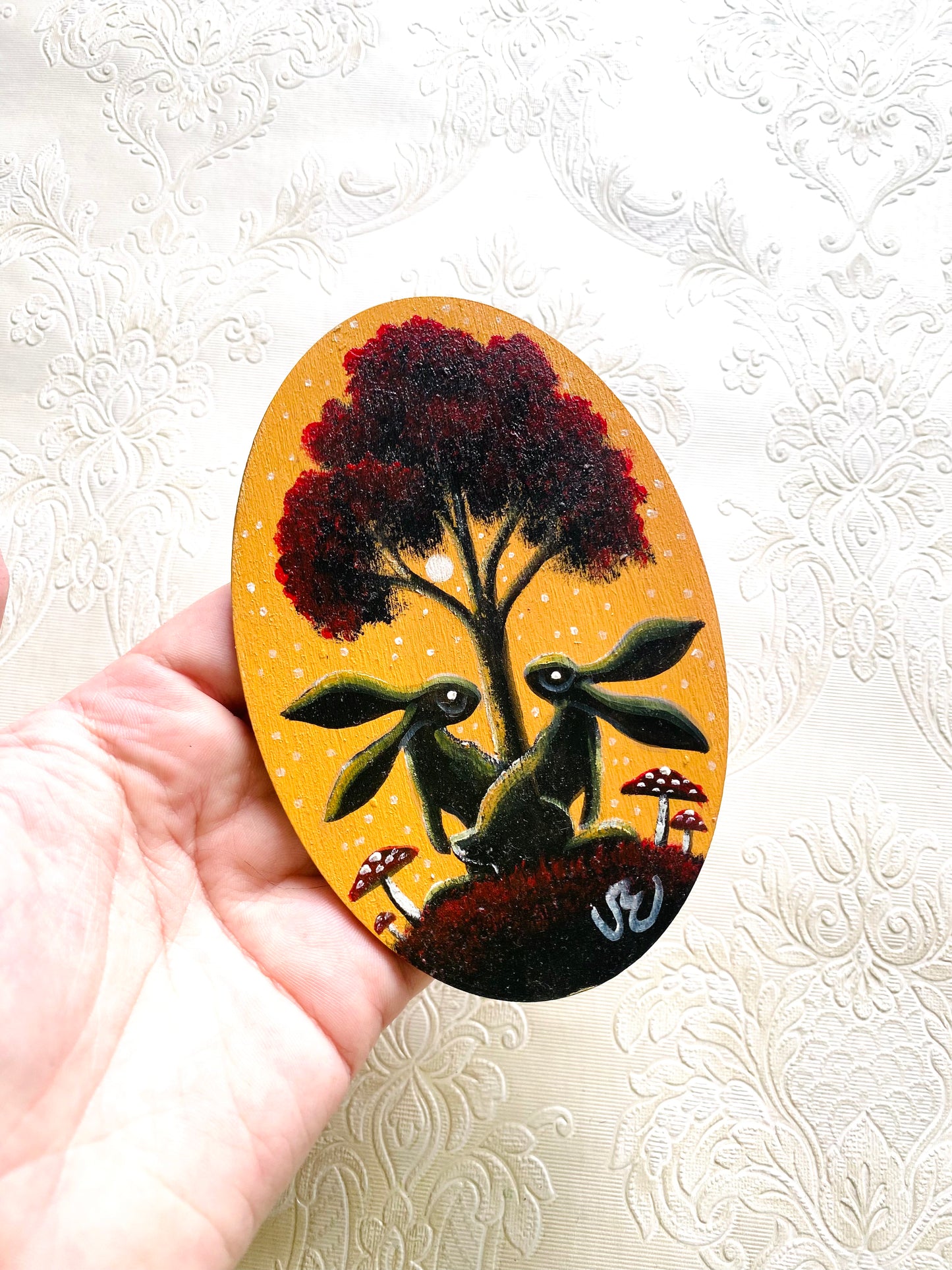 Hand-painted oval magnet / Kézzel festett ovális mágnes