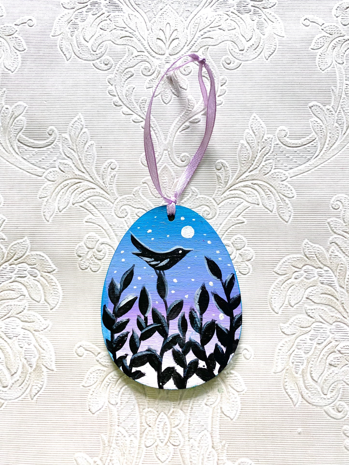 Hand-painted hanging egg ornament / Kézzel festett akasztós tojás dísz