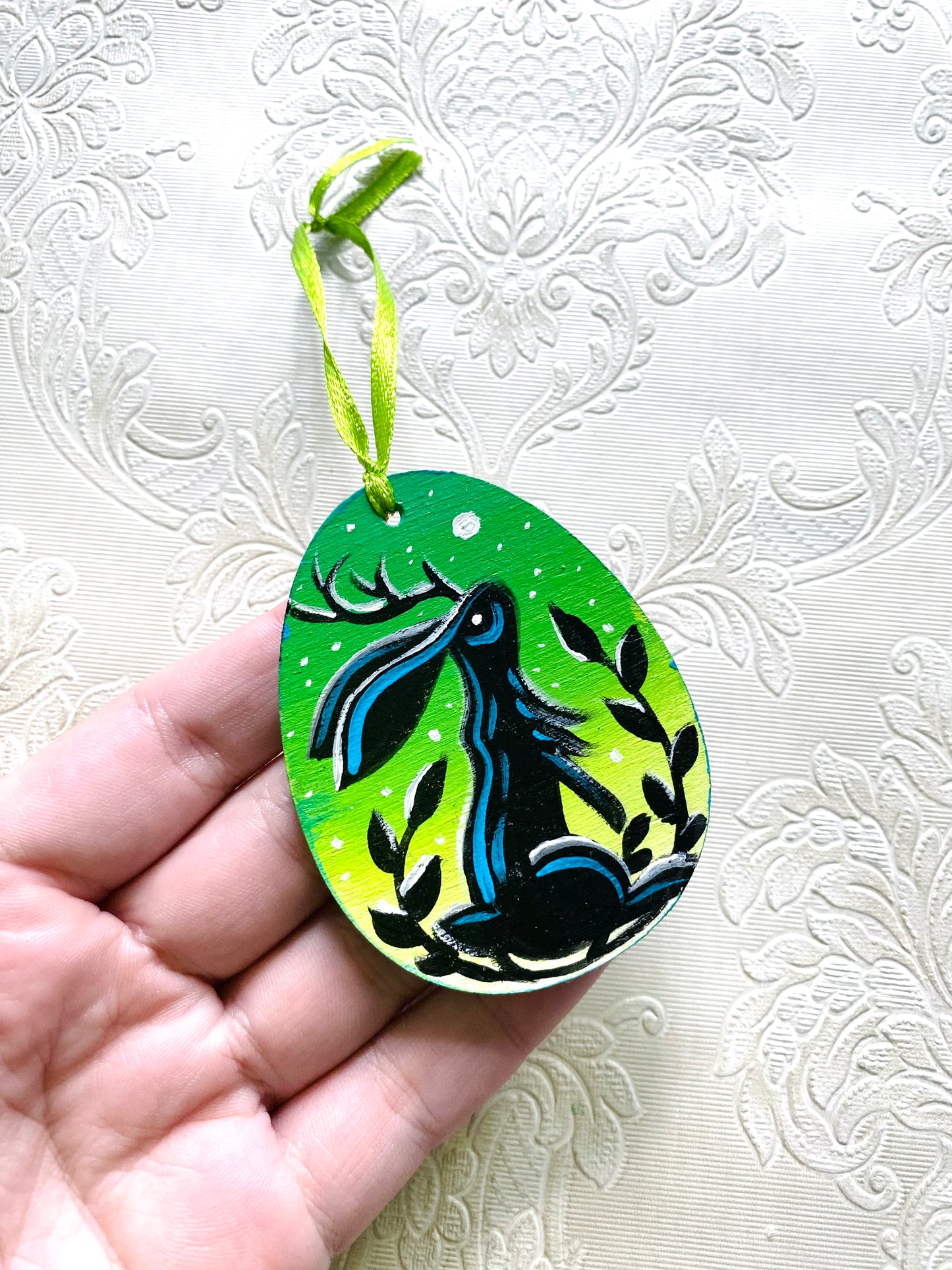 Hand-painted hanging egg ornament / Kézzel festett akasztós tojás dísz