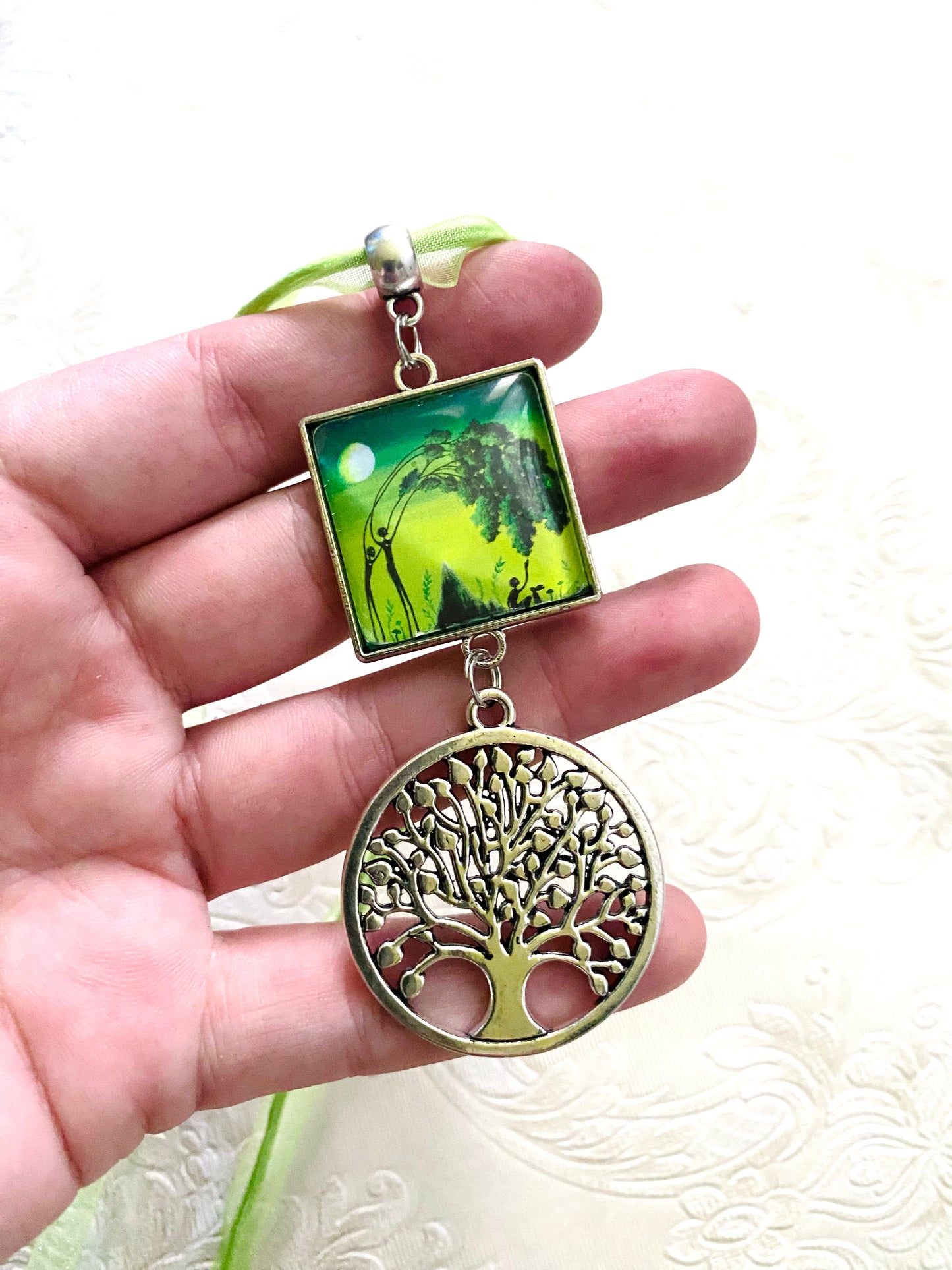 Square pendant with tree of life charm / Négyzetes medál életfa charmmal, egyedi grafikával