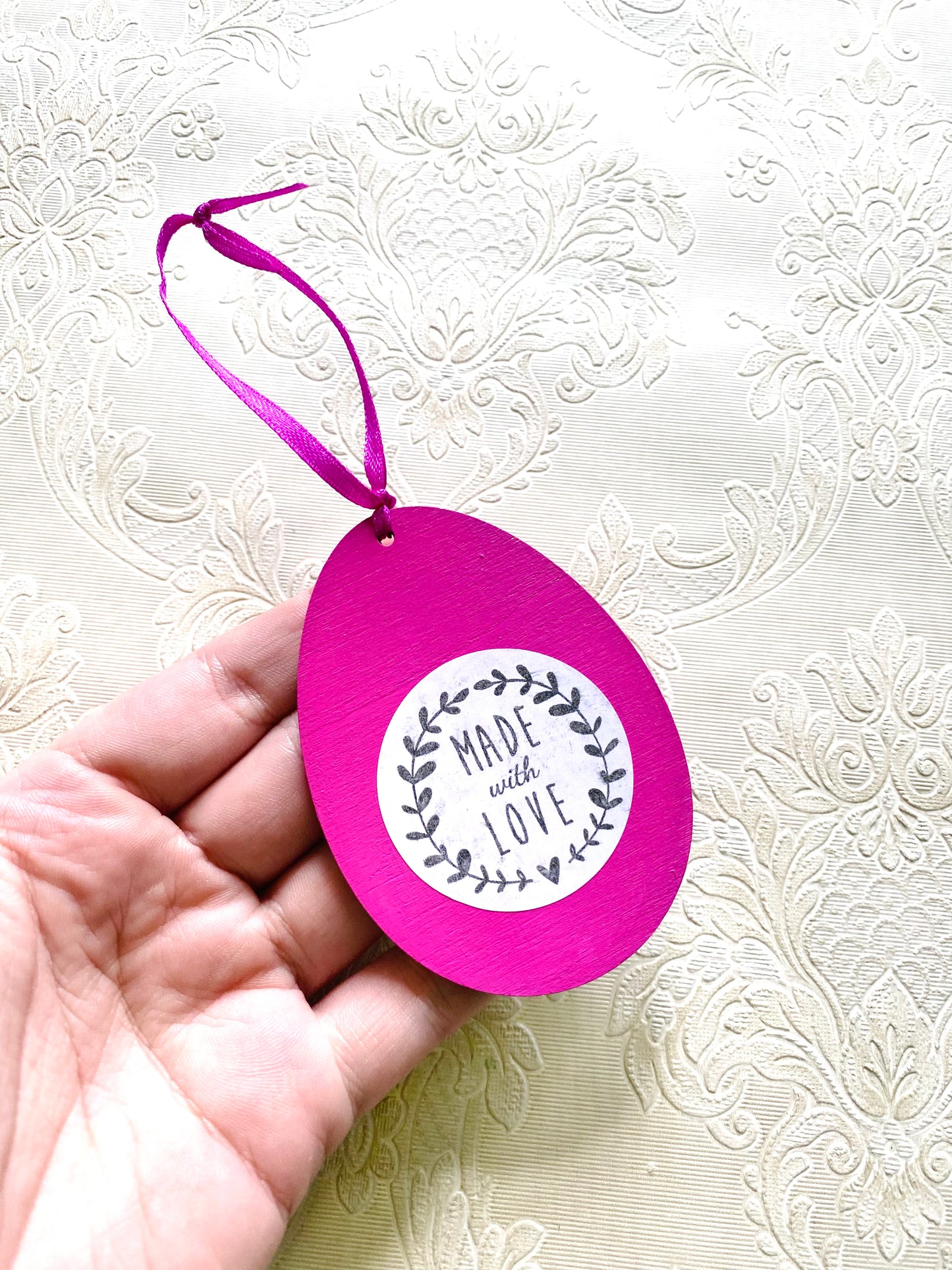 Hand-painted hanging egg ornament / Kézzel festett akasztós tojás dísz