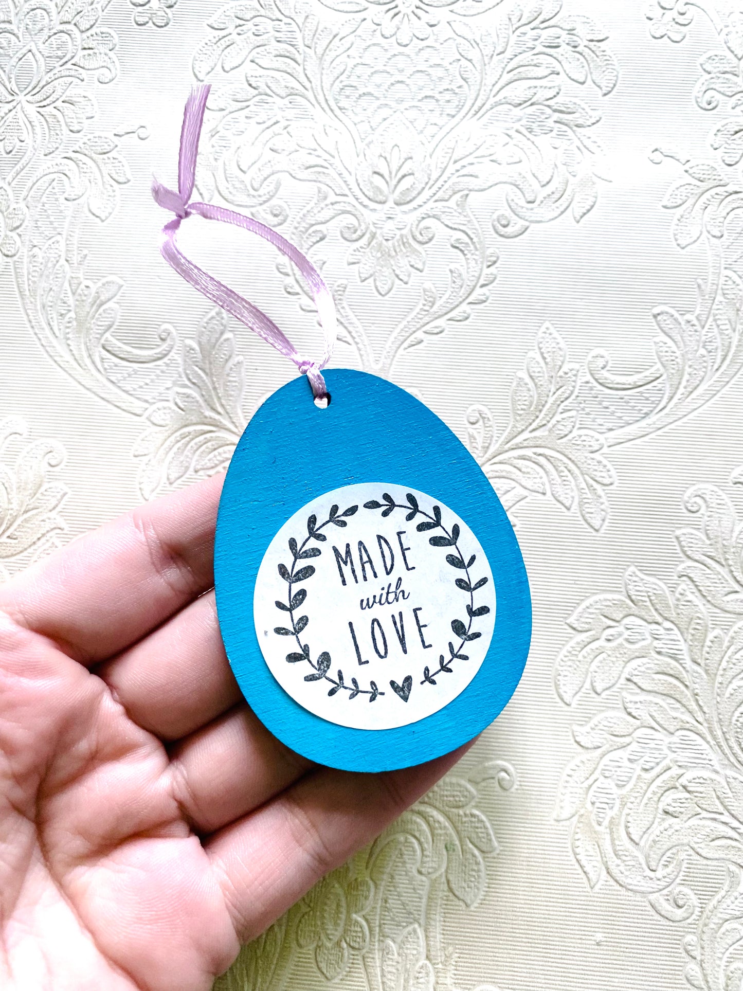 Hand-painted hanging egg ornament / Kézzel festett akasztós tojás dísz