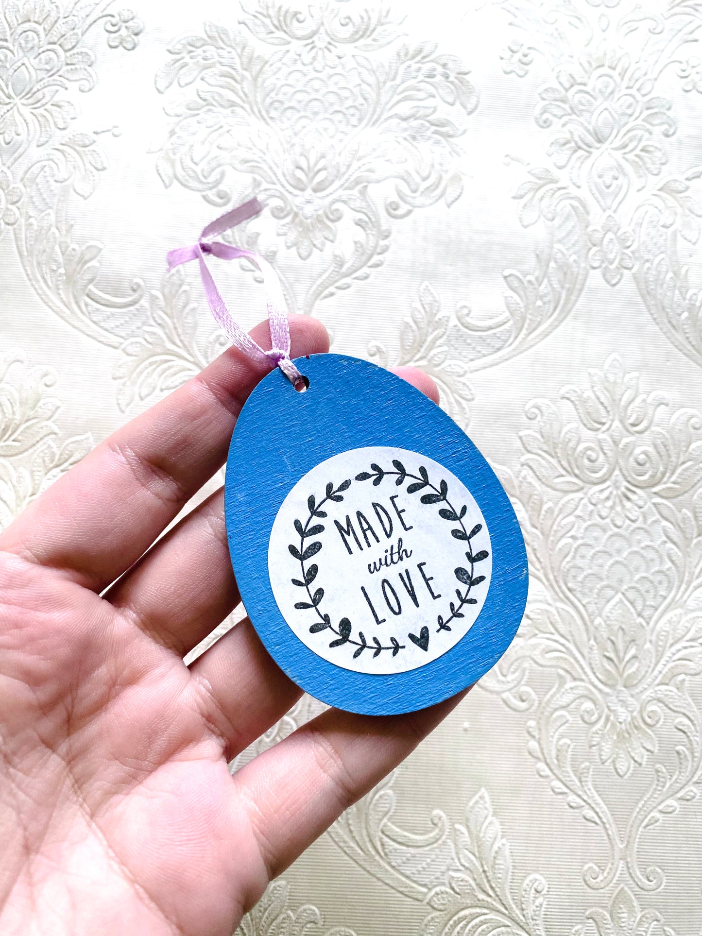 Hand-painted hanging egg ornament / Kézzel festett akasztós tojás dísz