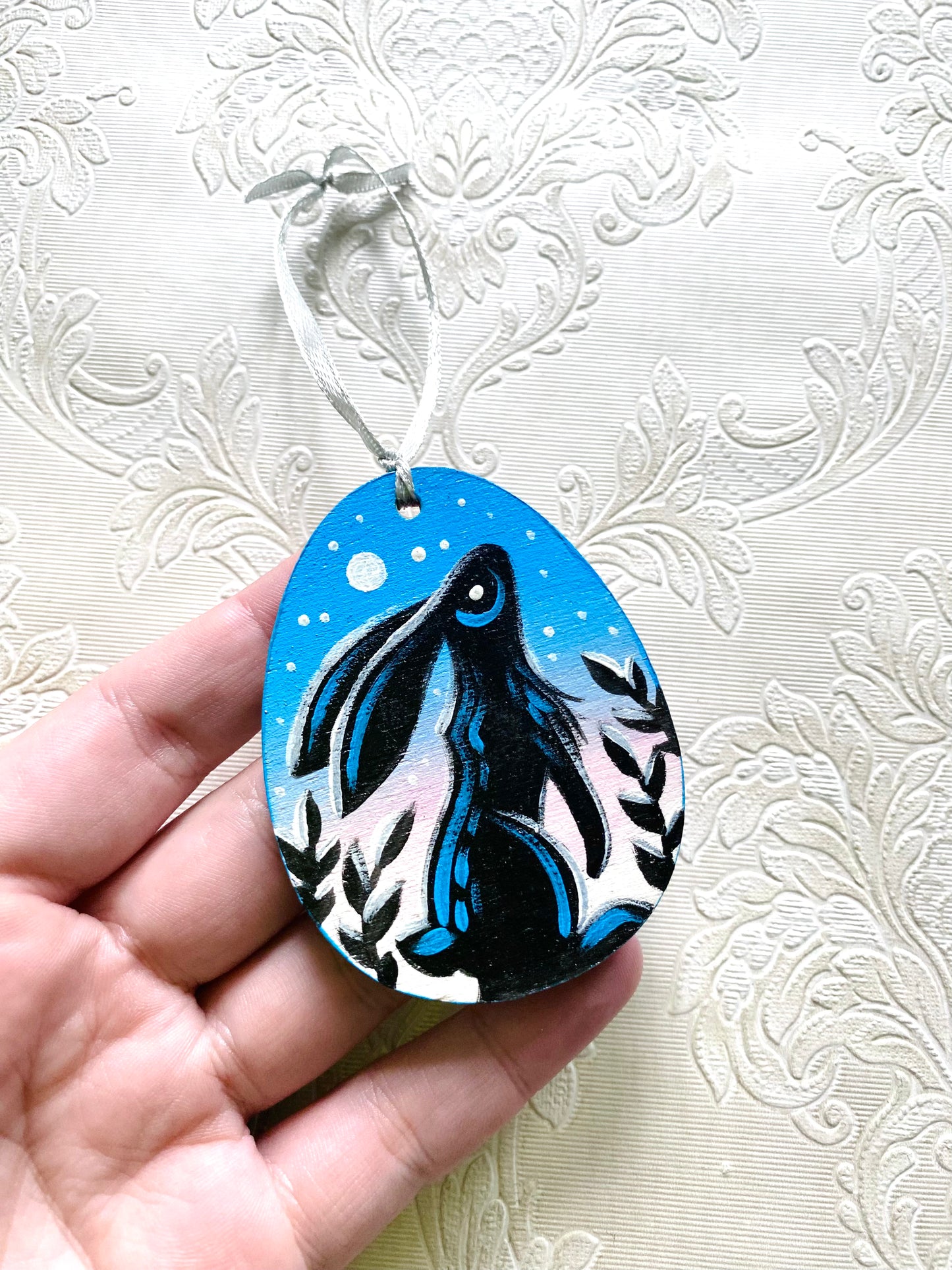 Hand-painted hanging egg ornament / Kézzel festett akasztós tojás dísz