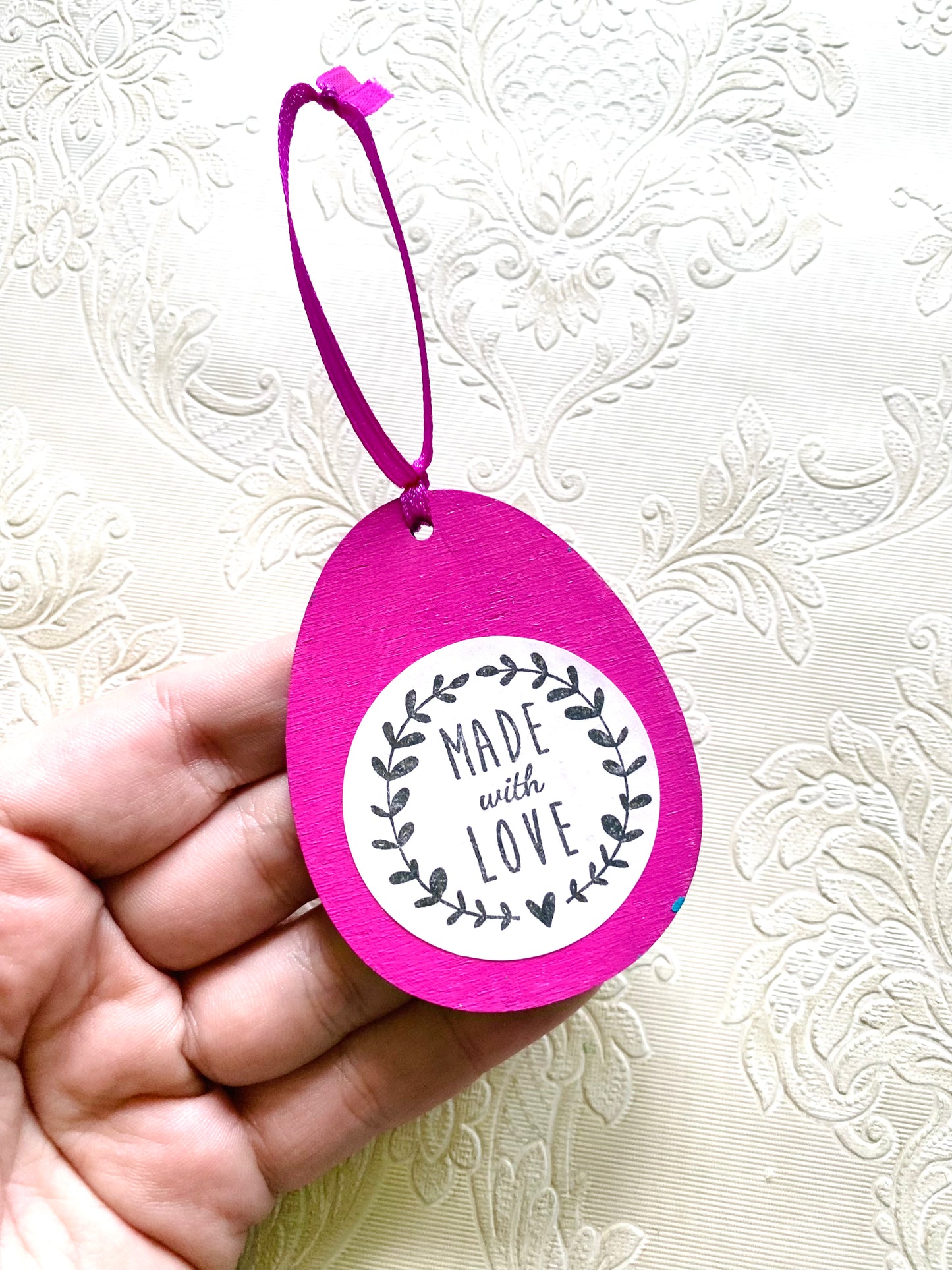 Hand-painted hanging egg ornament / Kézzel festett akasztós tojás dísz