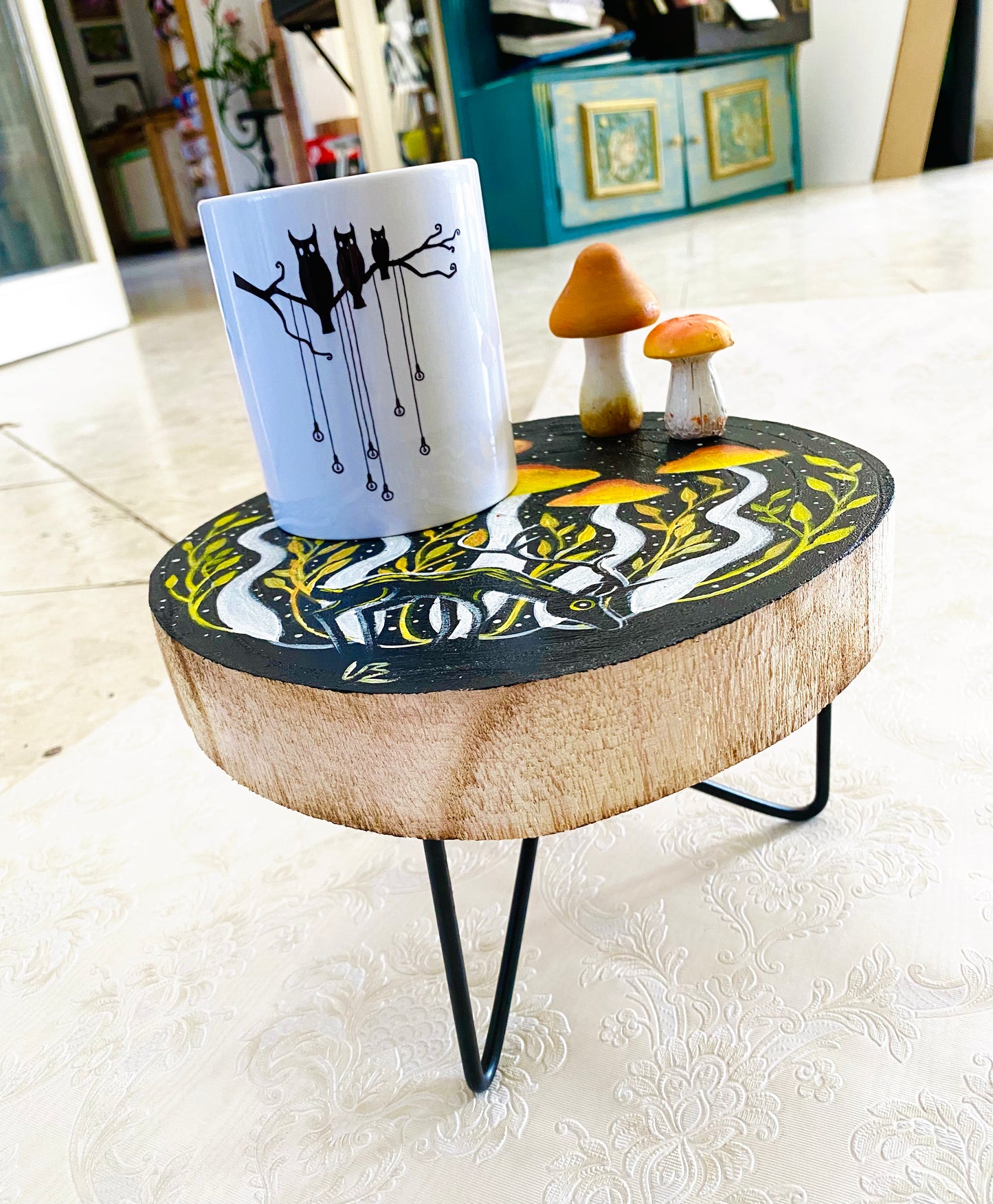 Miniaturtisch/Ständer / Mini fakorong asztalka