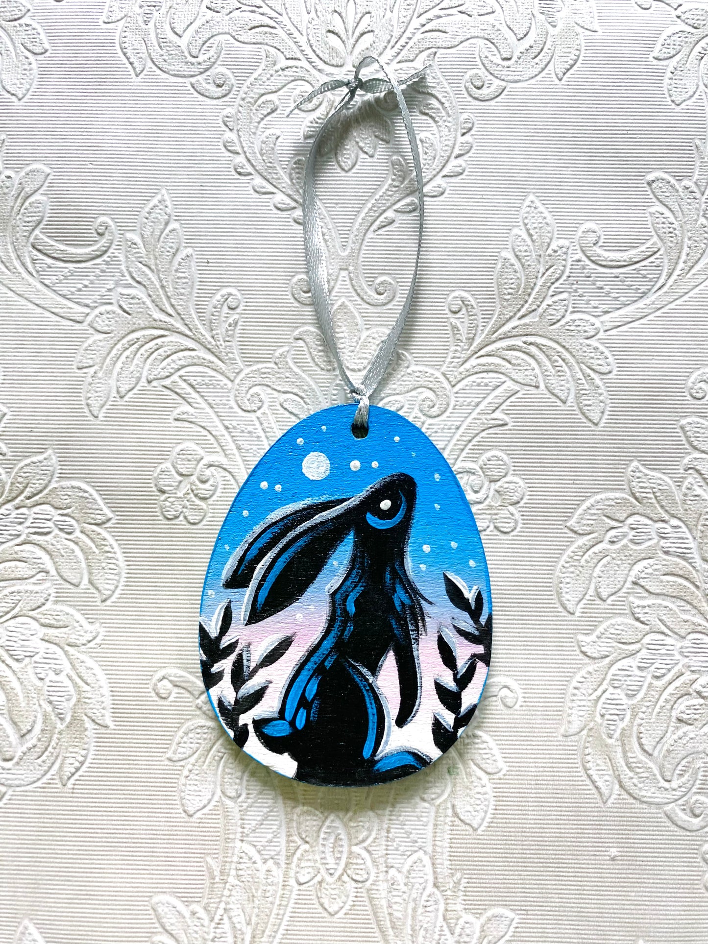 Hand-painted hanging egg ornament / Kézzel festett akasztós tojás dísz