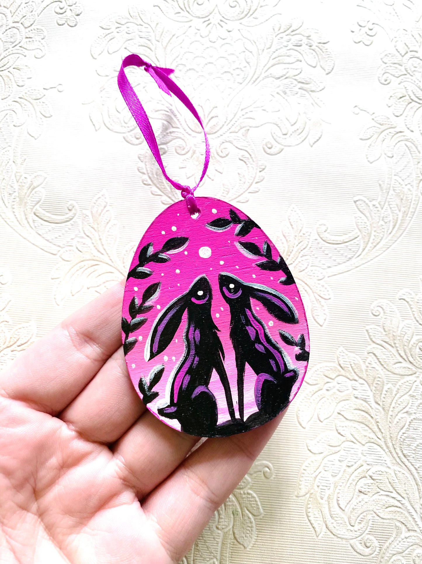 Hand-painted hanging egg ornament / Kézzel festett akasztós tojás dísz