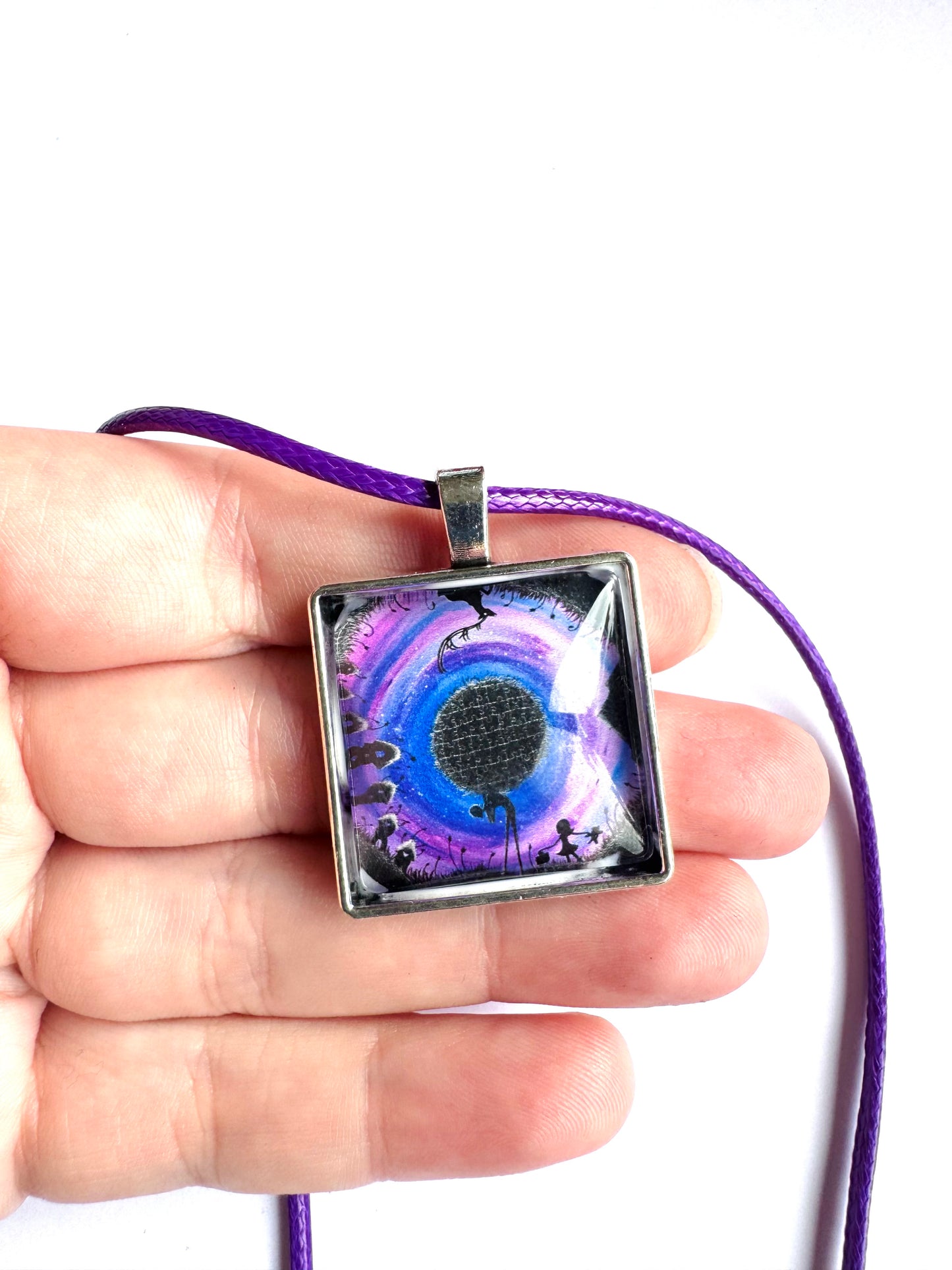 Square pendant / Négyzetes medál egyedi grafikával