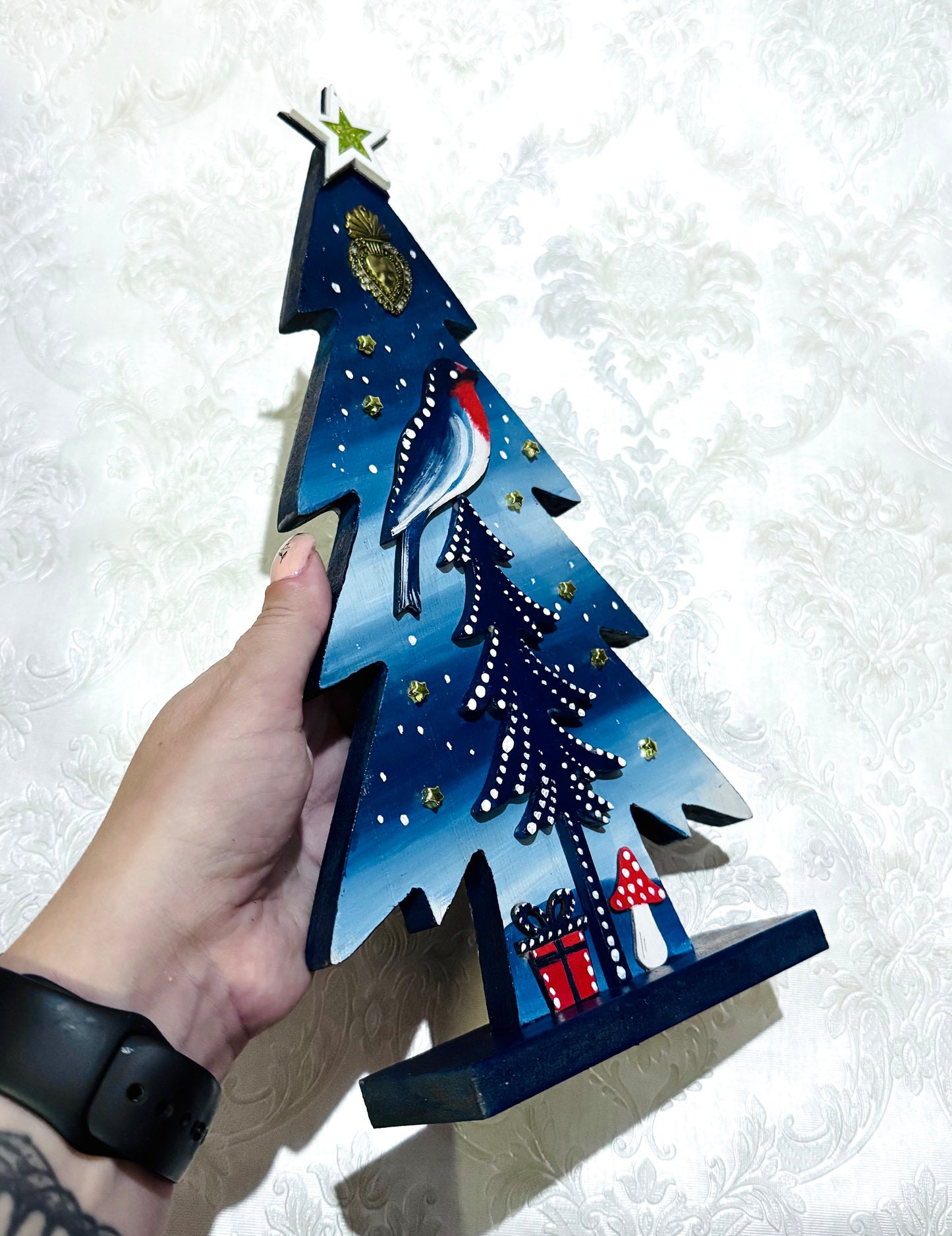 Hand-painted pine tree figurine LARGER (embellished) / Kézzel festett fenyőfigura NAGYOBB (díszített)