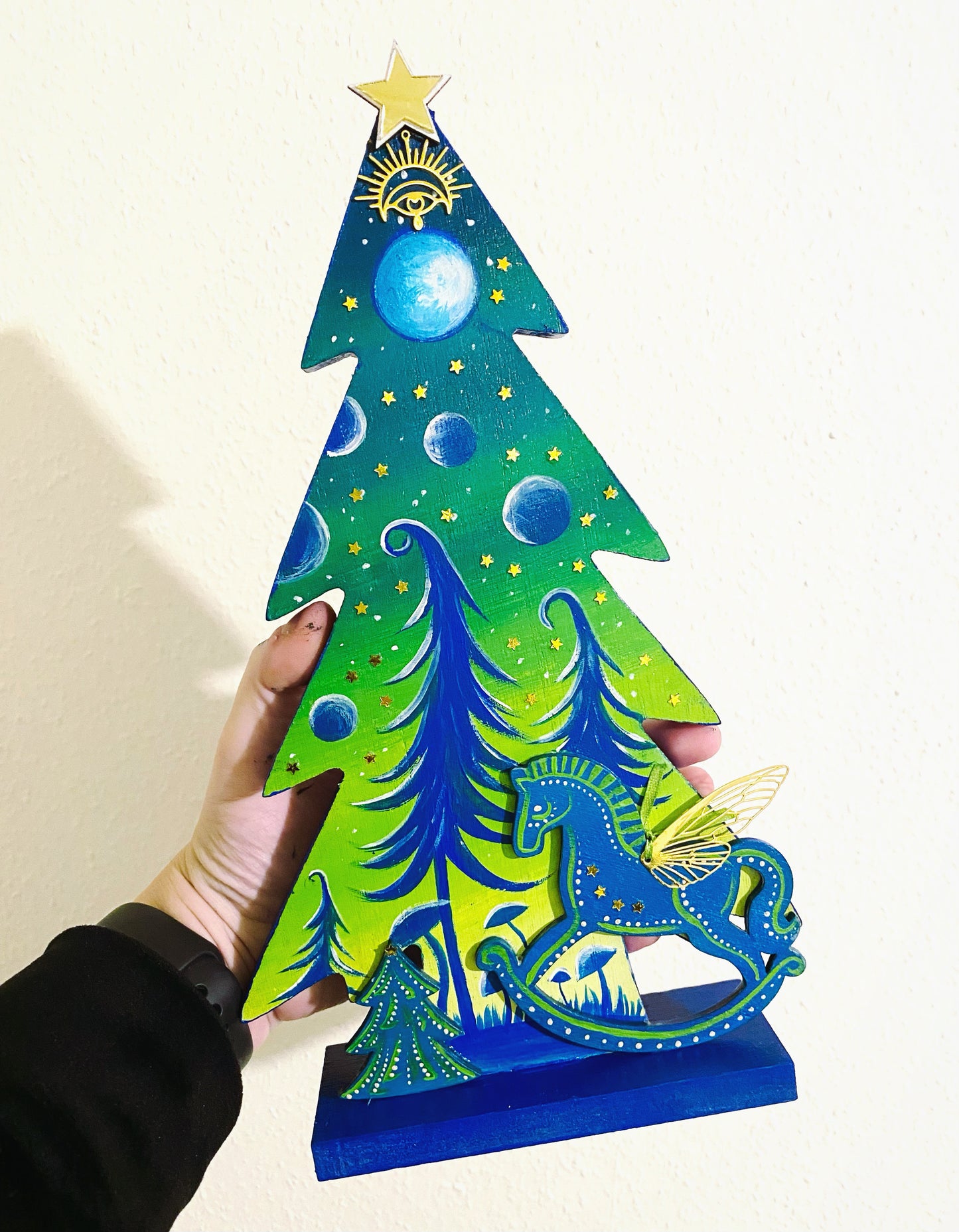 Hand-painted pine tree figurine LARGER (embellished) / Kézzel festett fenyőfa NAGYOBB (díszített)
