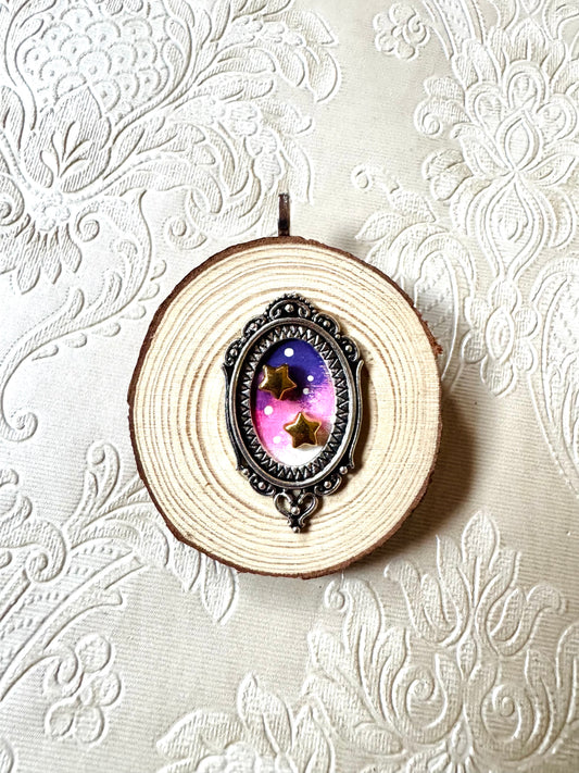 Hand-painted mini wood slice 2 in 1 BROOCH and PENDANT / Kézzel festett mini fakorong BROSS és MEDÁL