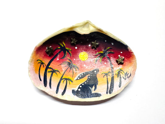 Kézzel festett kagylóhéj / Handpainted seashell