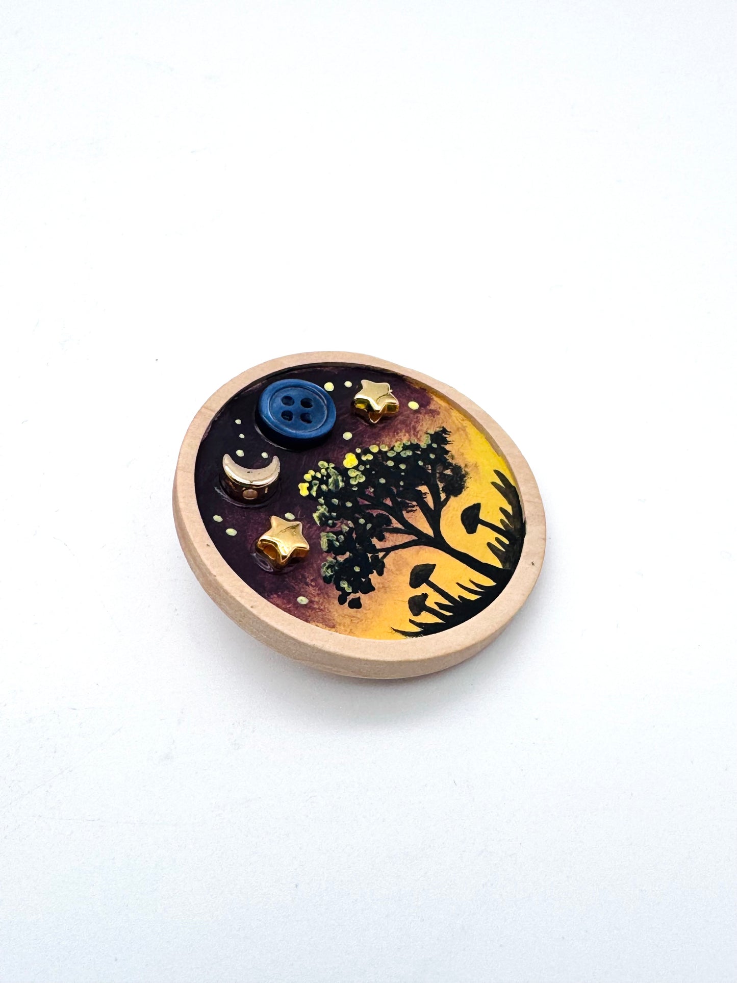 Round wooden brooch / Kerek fa bross