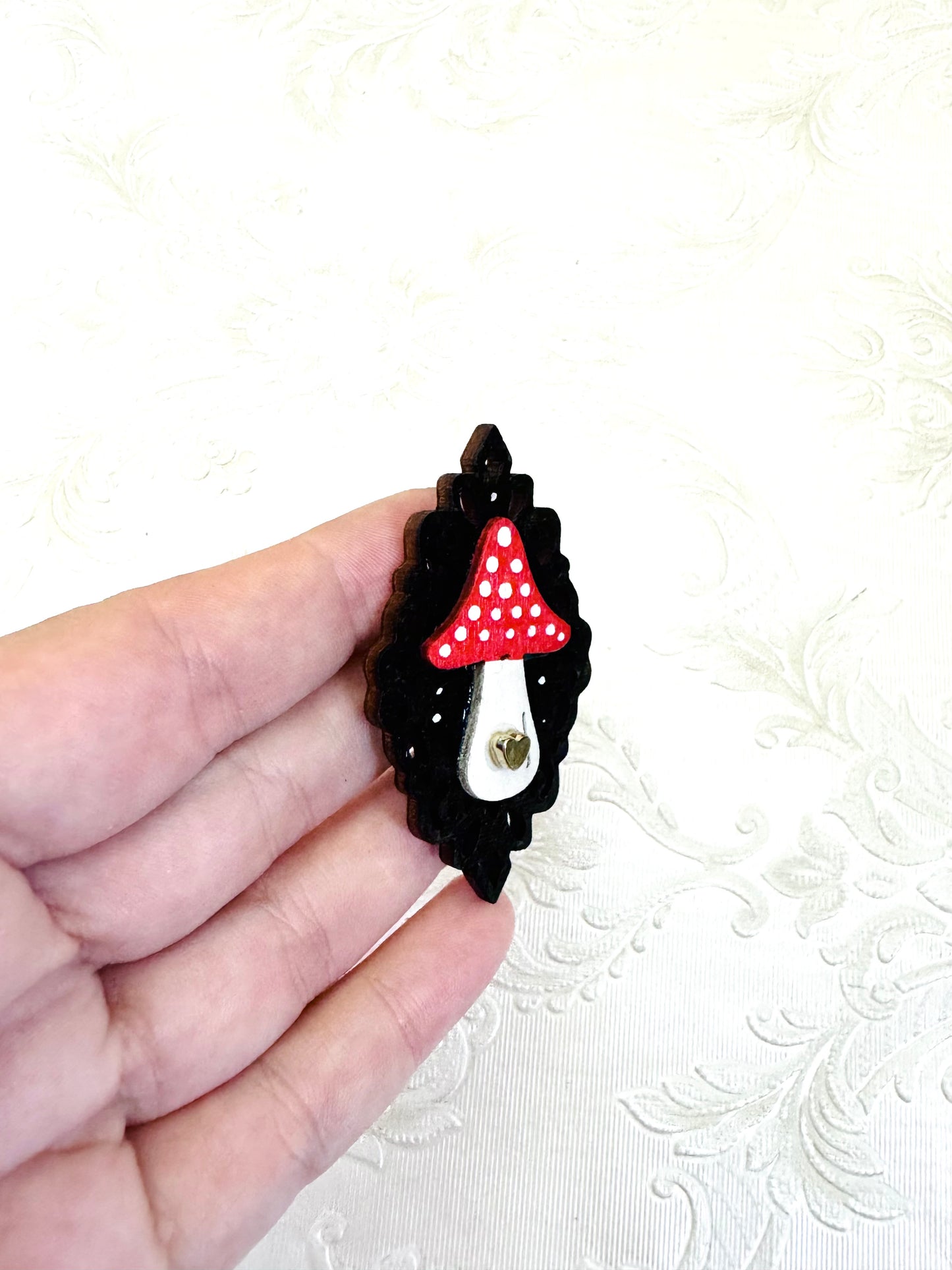 Hand-painted small ornate mushroom MAGNET / Kézzel festett kicsi díszes keretes gomba MÁGNES