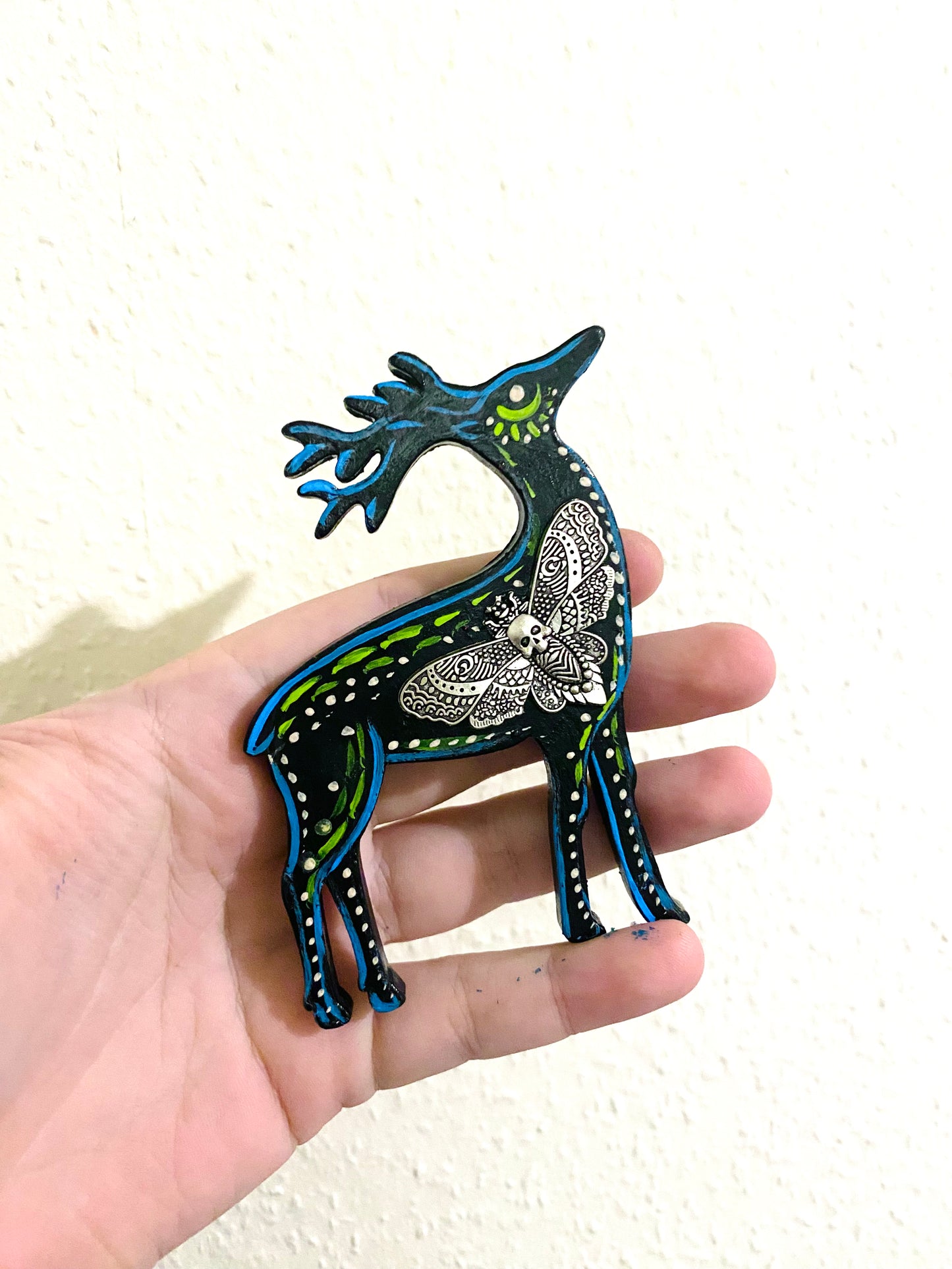 Hand-painted deer magnet / Kézzel festett szarvas mágnes