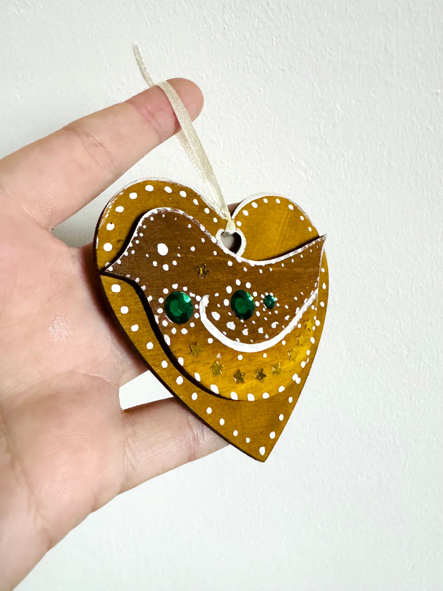 Hand-painted Christmas “gingerbread” heart ornament / Kézzel festett karácsonyi “mézeskalács” szívecske dísz