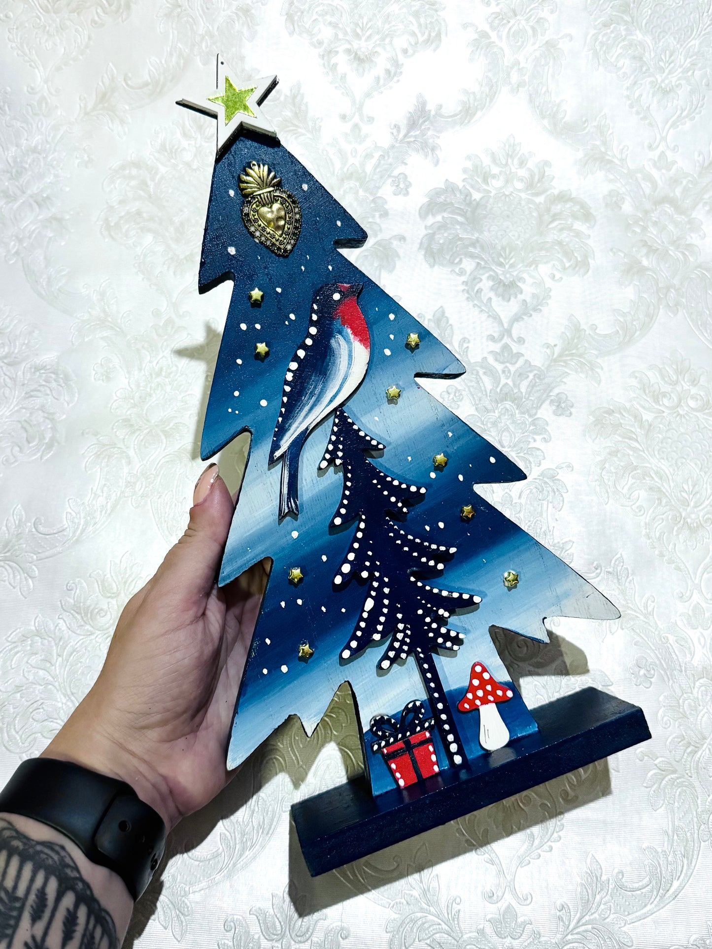 Hand-painted pine tree figurine LARGER (embellished) / Kézzel festett fenyőfigura NAGYOBB (díszített)