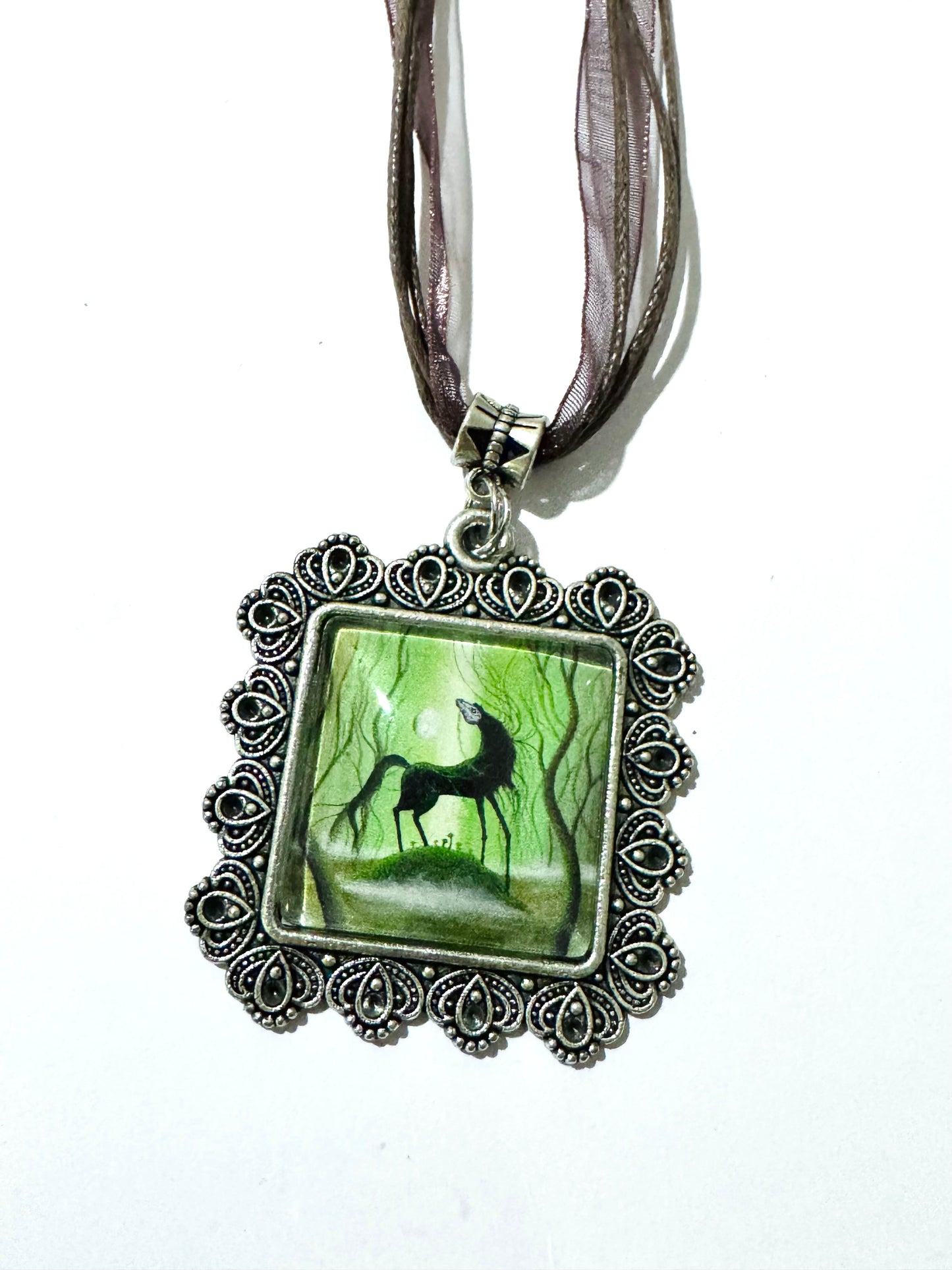 Square pendant / Négyzetes medál egyedi grafikával