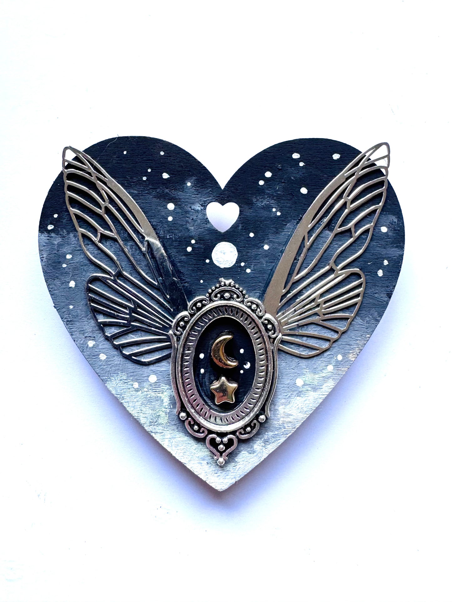Hand-painted WINGED heart magnet / Kézzel festett SZÁRNYAS szívecske mágnes