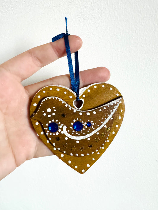 Hand-painted Christmas “gingerbread” heart ornament / Kézzel festett karácsonyi “mézeskalács” szívecske dísz