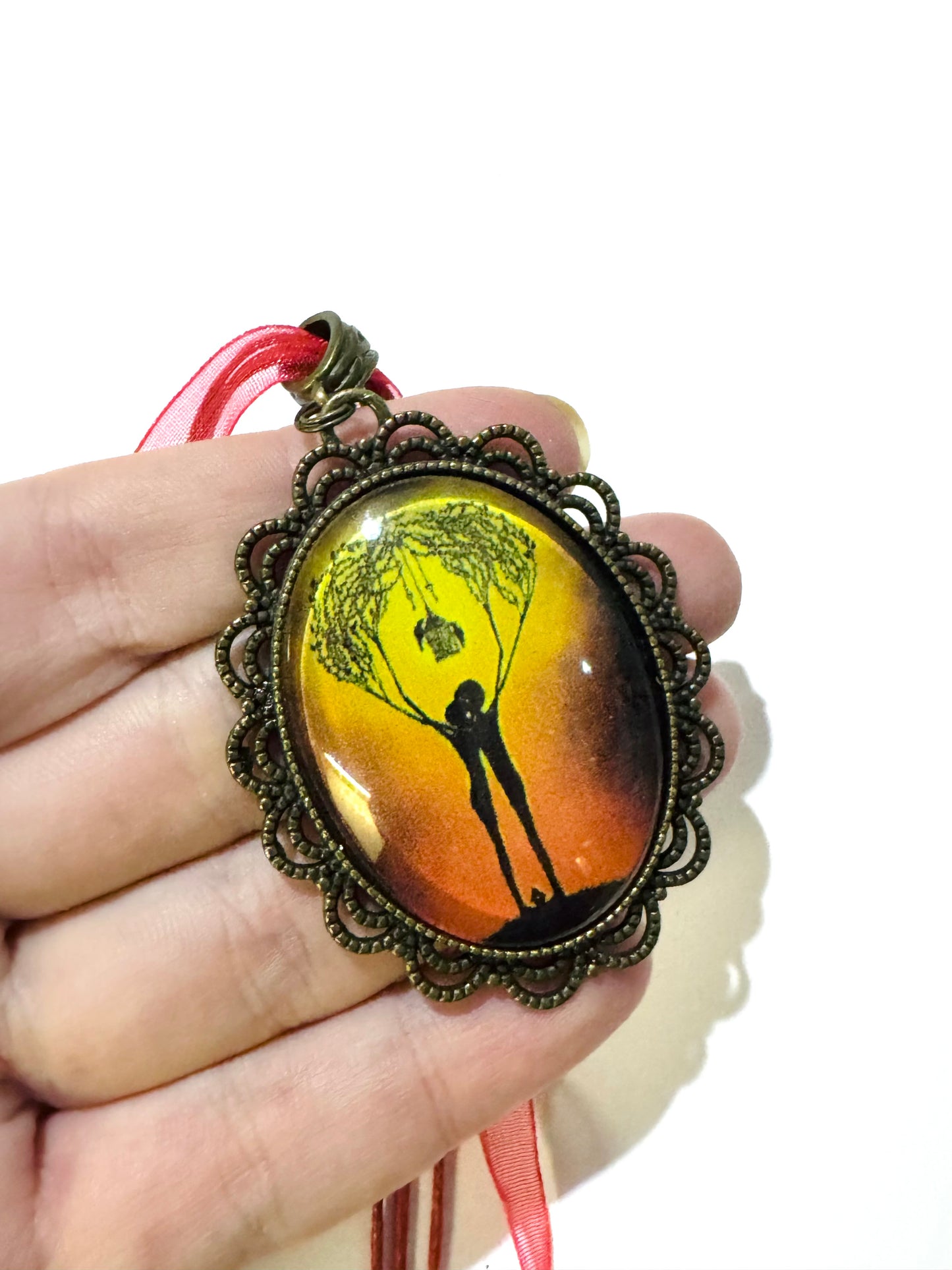 Big oval pendant / Nagy ovális medál egyedi grafikával