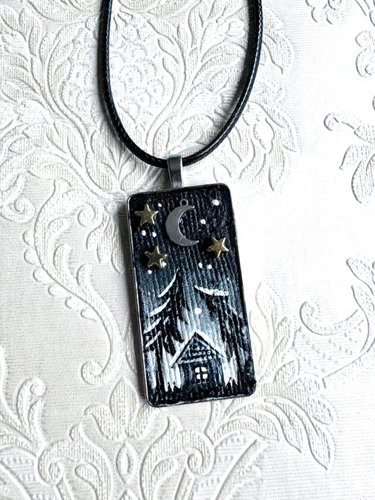 Rectangular pendant made with upcycled denim and steel ornaments / Téglalapos farmerbetétes medál fém alkatrészekkel