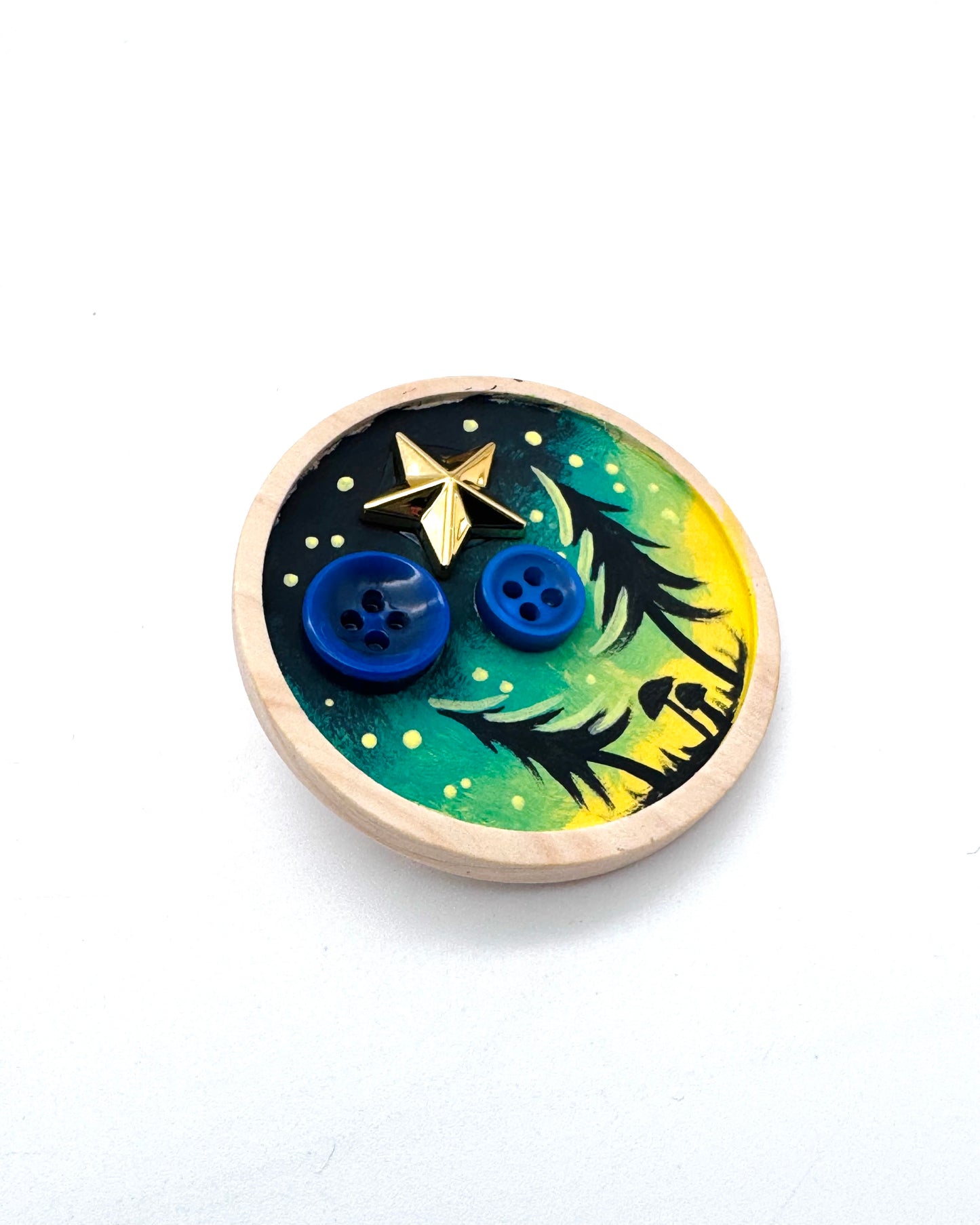 Round wooden brooch / Kerek fa bross