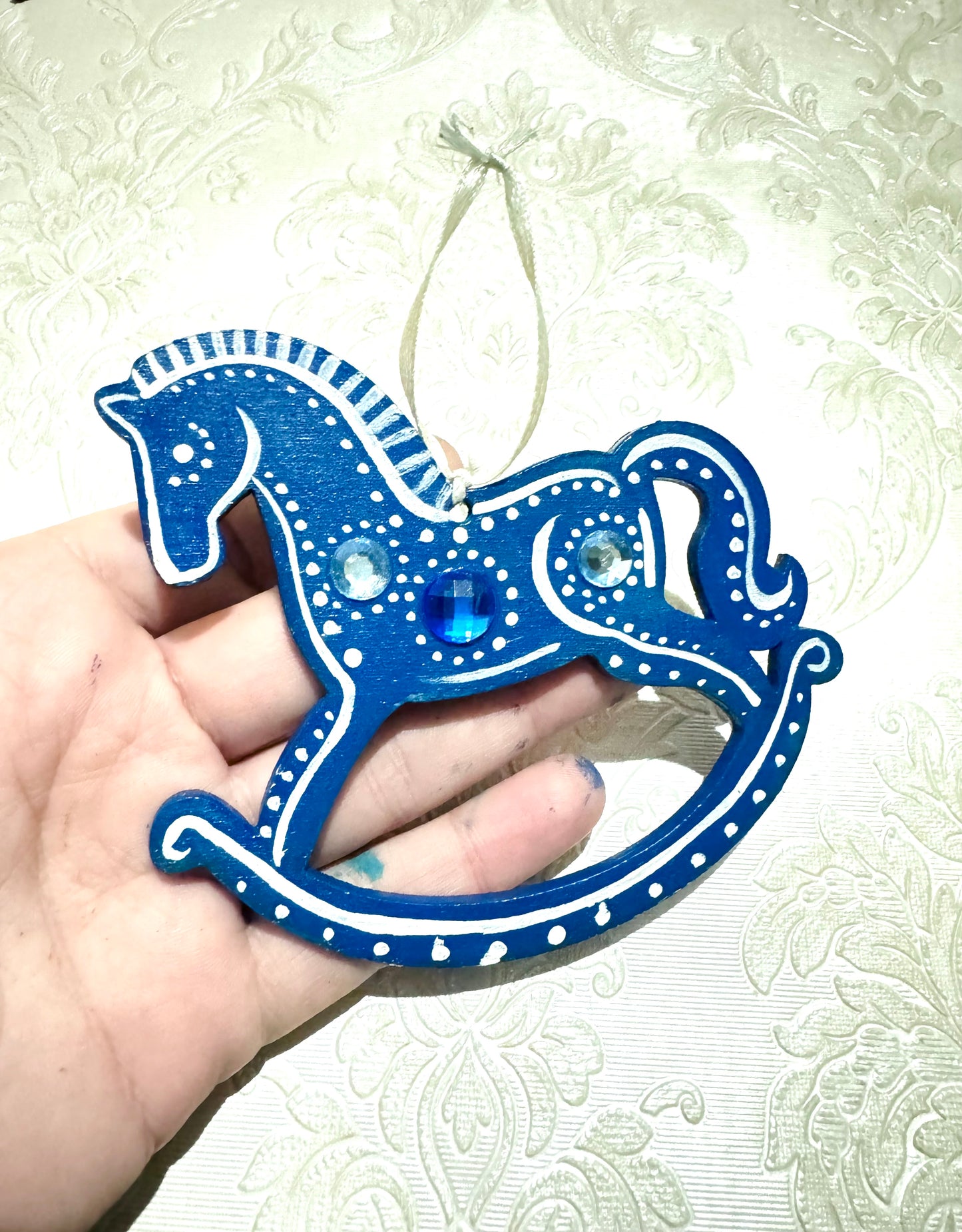 Hand-painted “gingerbread” rocking horse ornament / Kézzel festett “mézeskalács” hintaló dísz