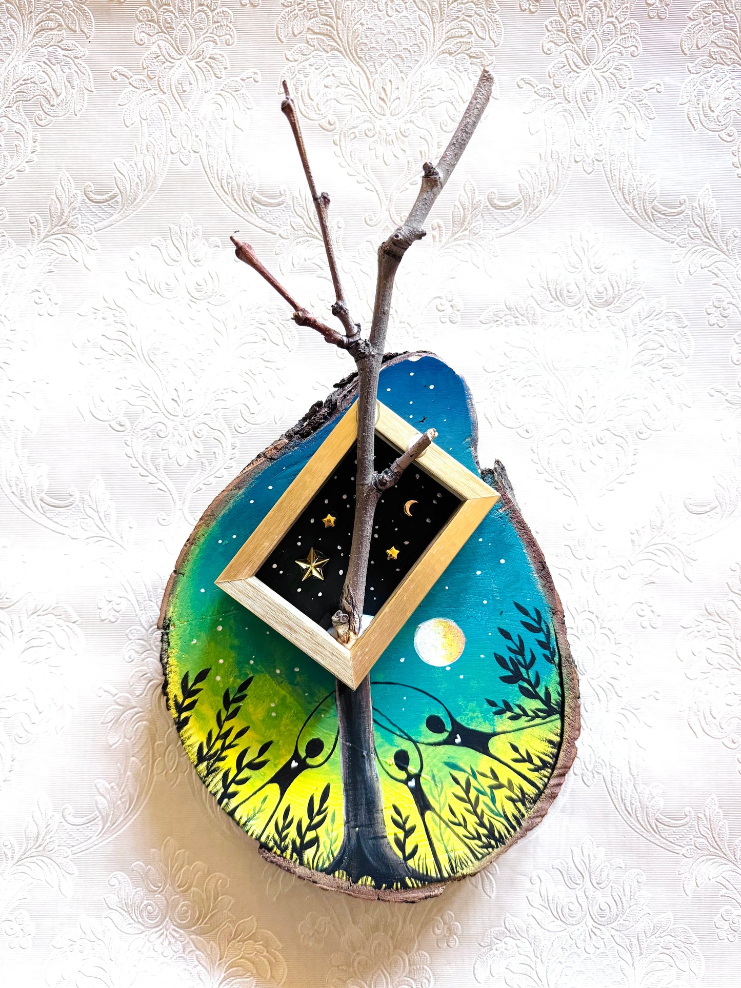 MEDIUM round hand-painted 3D wood slice / Közepes méretű kerek kézzel festett 3D fakorong