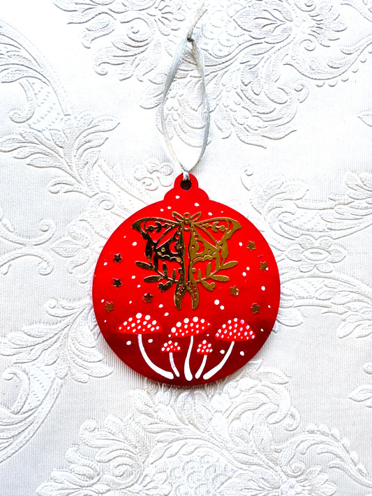 Hand-painted Christmas “bulb” ornament / Kézzel festett karácsonyi “gömb” dísz