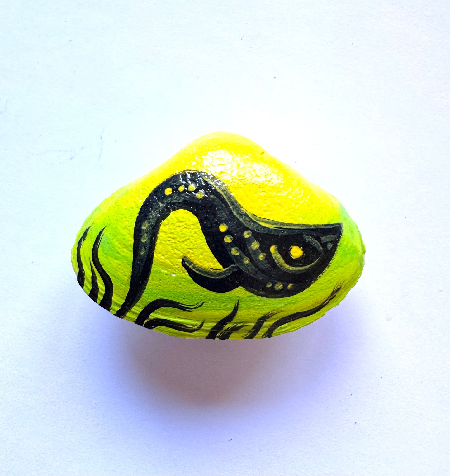 Hand-painted seashell MAGNET (smaller size) / Kézzel festett kagyló MÁGNES (kisebb méret)