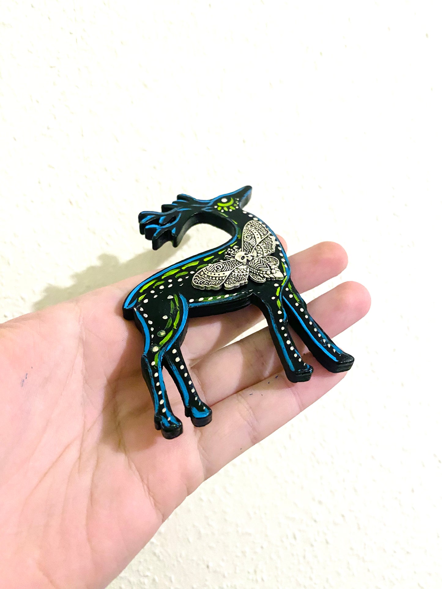 Hand-painted deer magnet / Kézzel festett szarvas mágnes