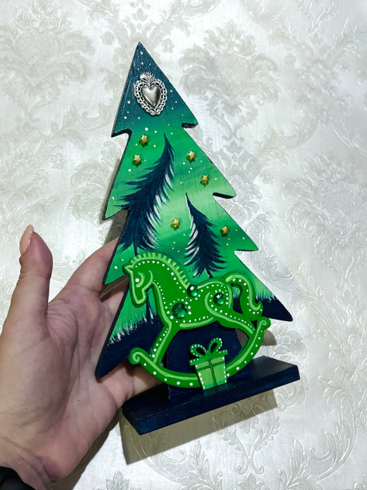 Hand-painted pine tree figurine SMALLER (embellished) / Kézzel festett fenyőfa figura KISEBB (DÍSZÍTETT)