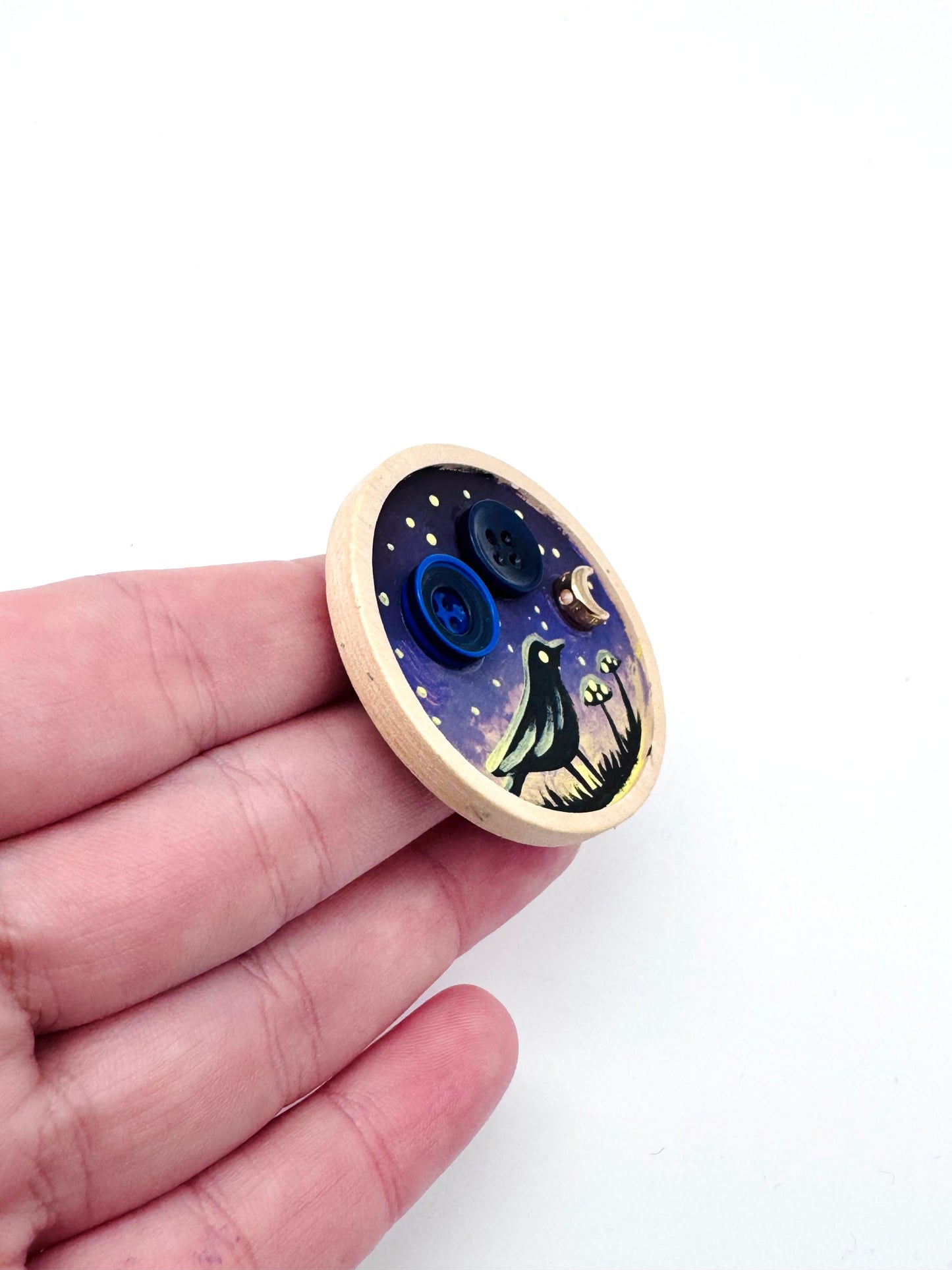 Round wooden brooch / Kerek fa bross