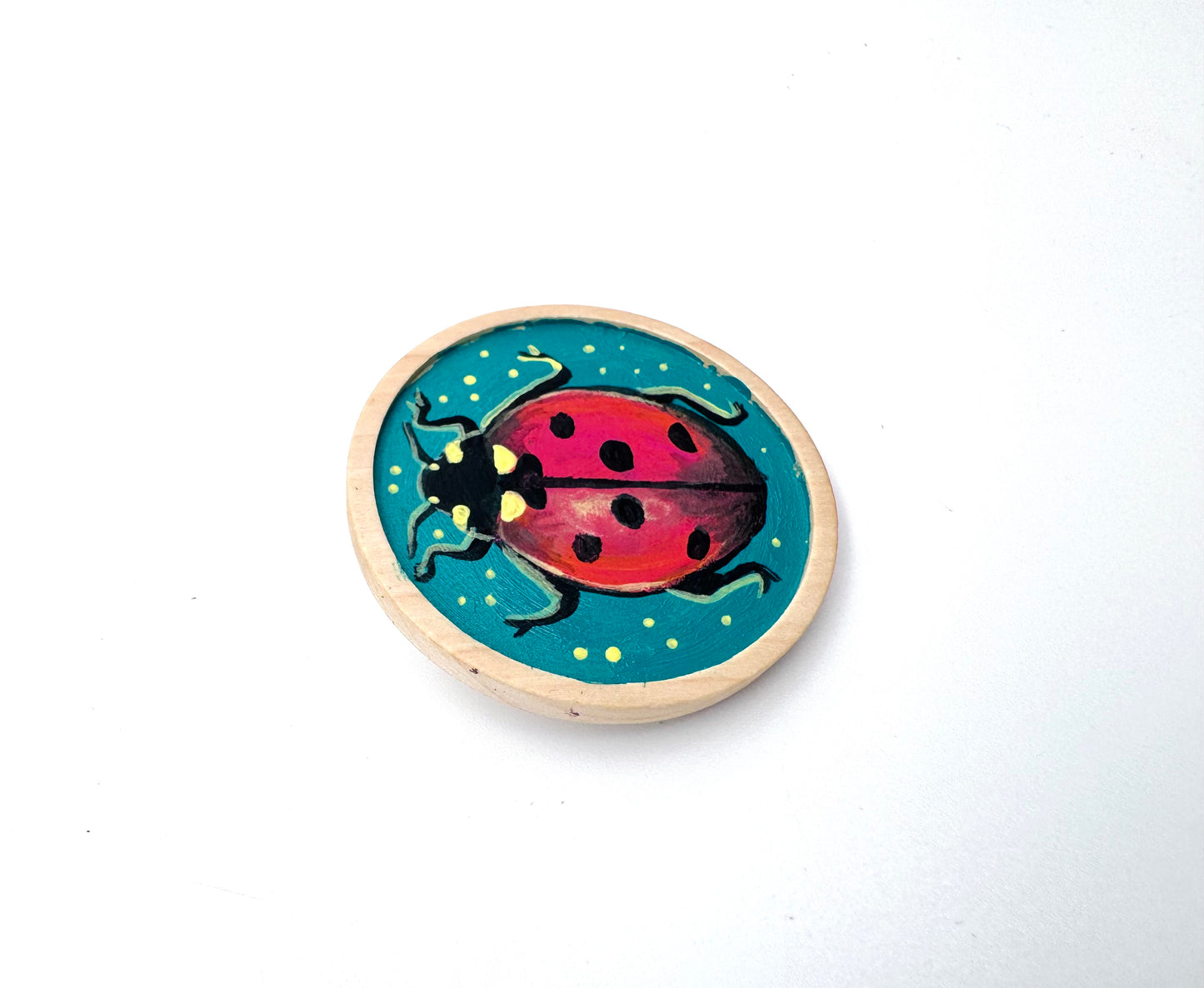 Round wooden brooch / Kerek fa bross