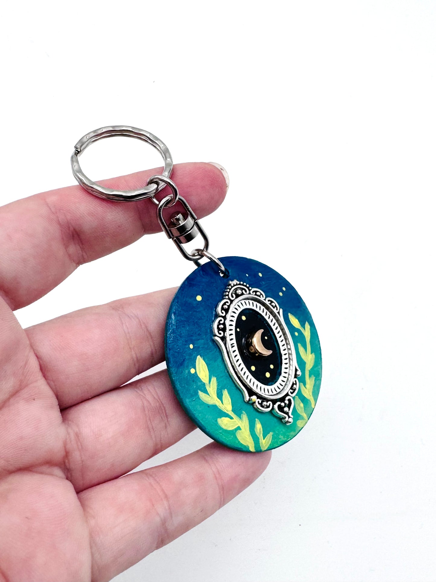Round wooden keychain (larger size) / Kerek fa kulcstartó (nagyobb méret)