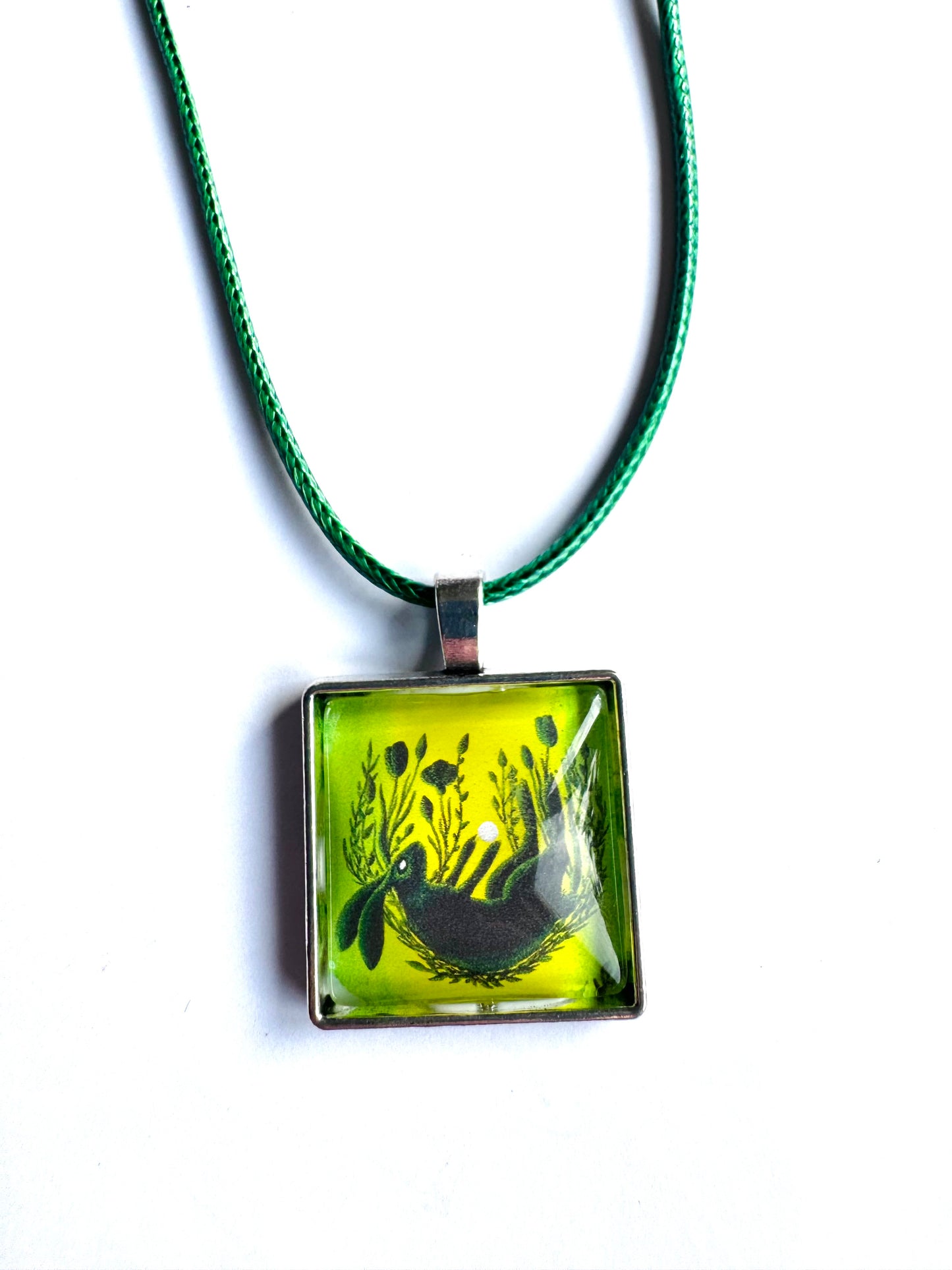 Square pendant / Négyzetes medál egyedi grafikával
