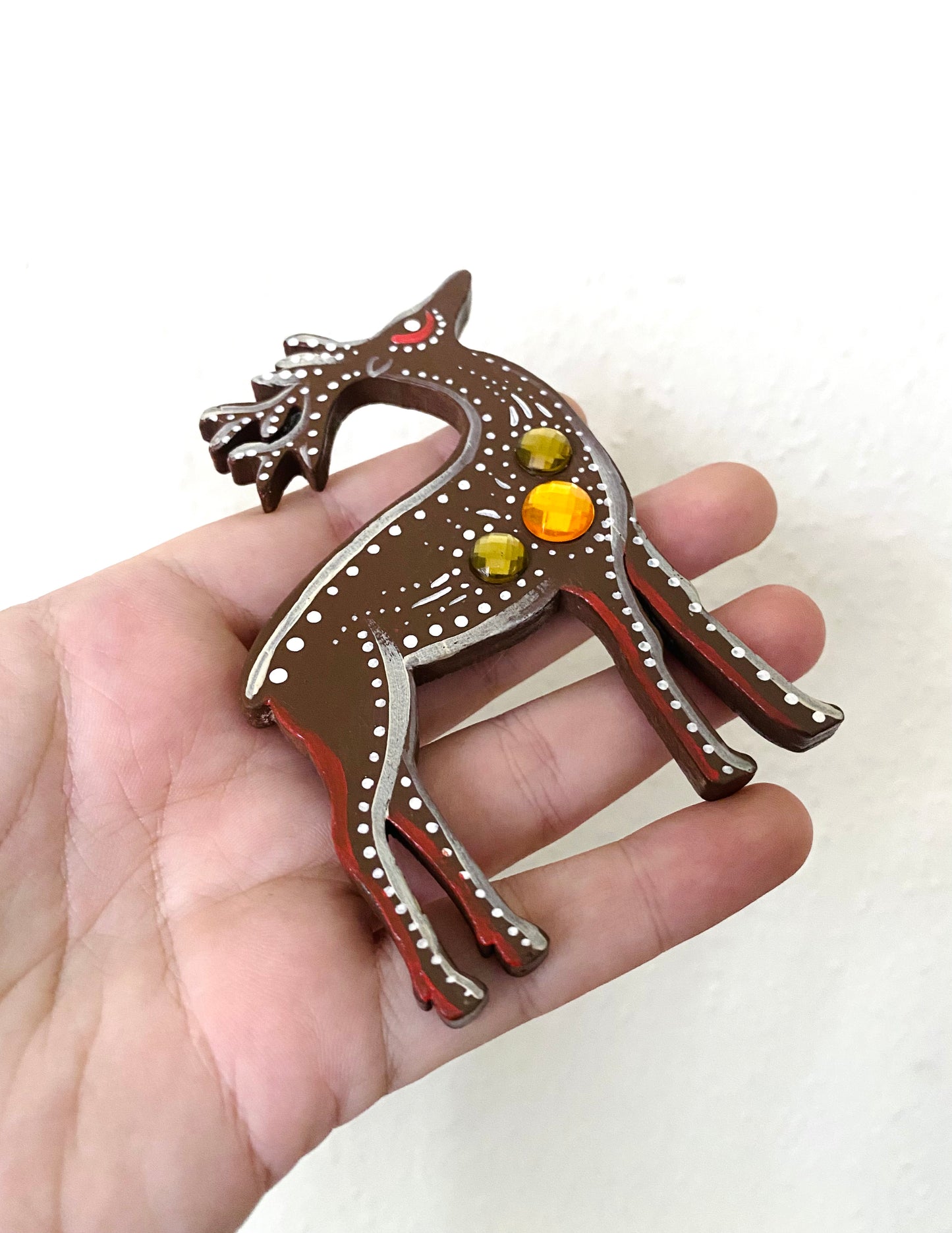 Hand-painted “gingerbread” deer magnet / Kézzel festett “mézeskalács” szarvas mágnes