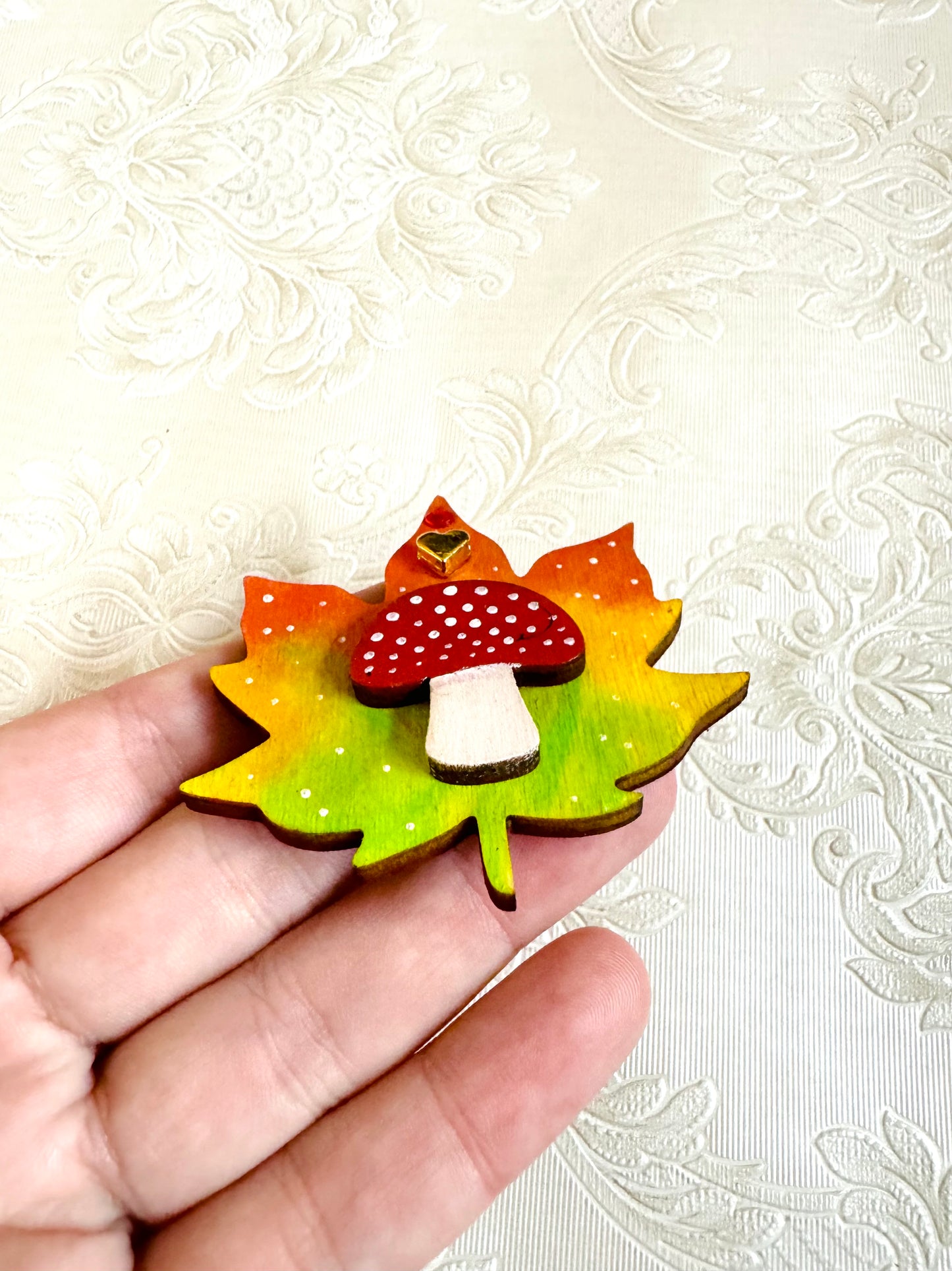 Hand-painted autumn leaf MAGNET / Kézzel festett őszi levél mágnes