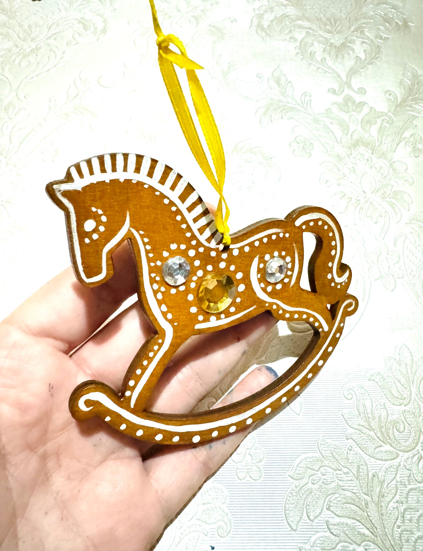 Hand-painted “gingerbread” rocking horse ornament / Kézzel festett “mézeskalács” hintaló dísz